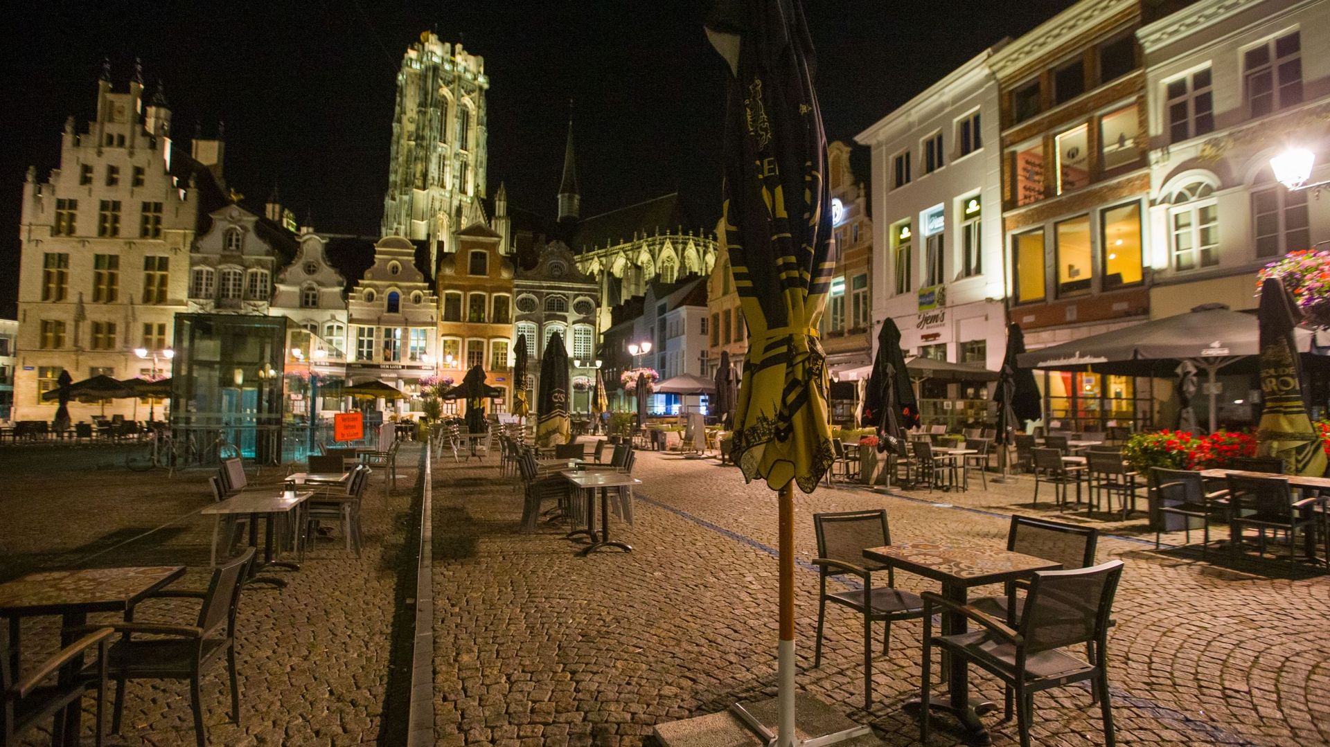 Le couvre-feu décrété en province d'Anvers est entré pour la première fois en vigueur à 23h mercredi soir.