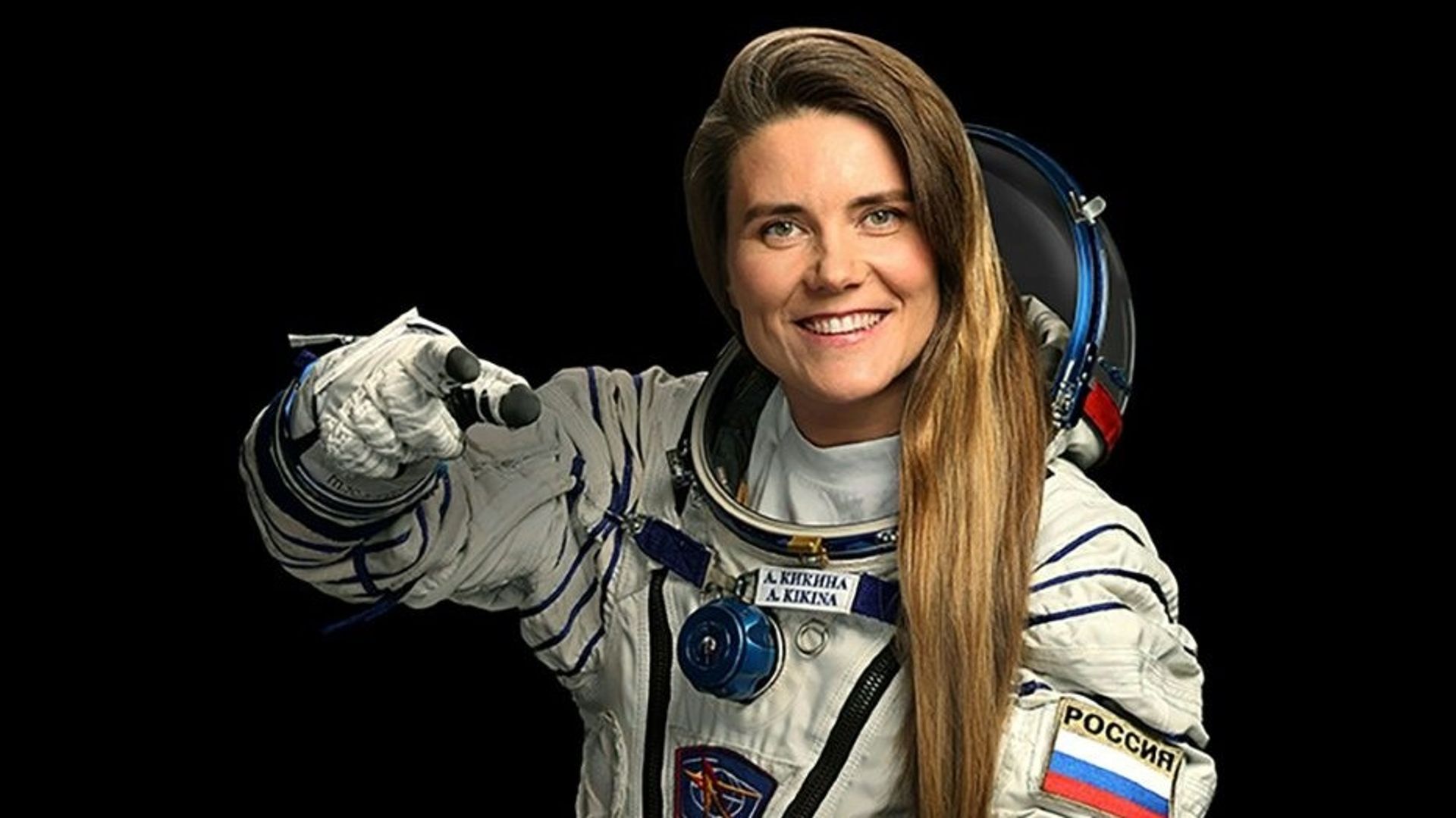 Photo non datée diffusée le 26 août 2022 par l’Agence spatiale russe Roscosmos de la cosmonaute russe Anna Kikina en combinaison spatiale à Moscou