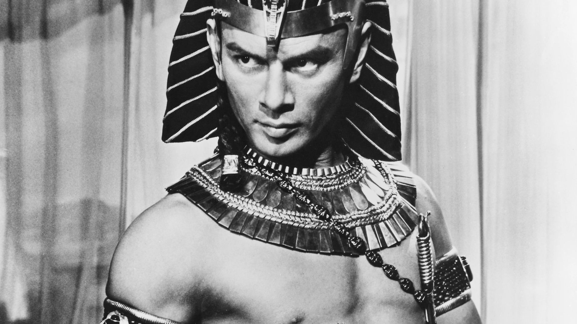 40 ans après sa disparition, “Les mille et une vies de Yul Brynner” ravive le mythe du roi d’Hollywood.