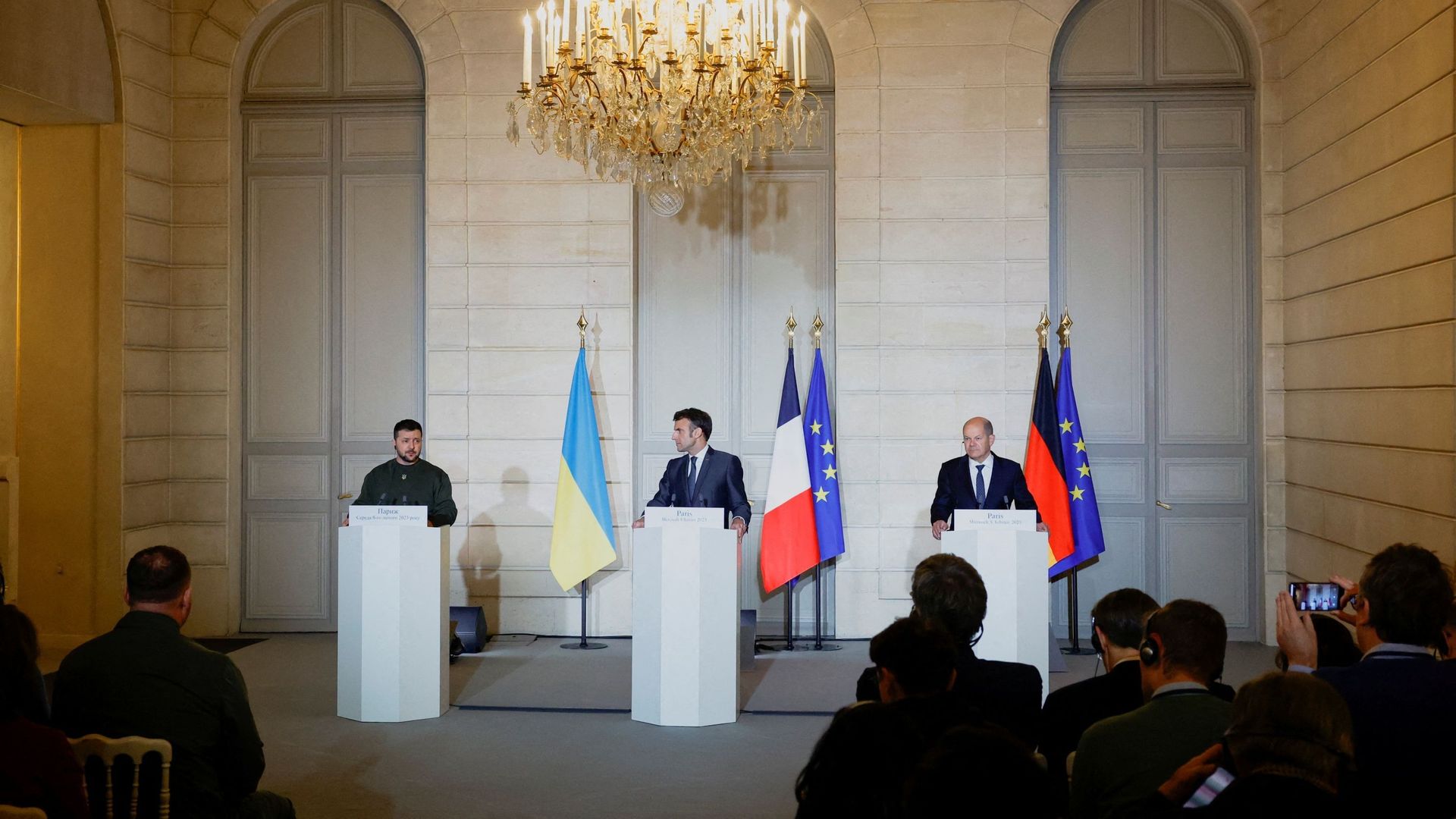 En amont du sommet de Bruxelles, la rencontre de Volodymyr Zelensky, Emmanuel Macron et Olaf Scholz à Paris.