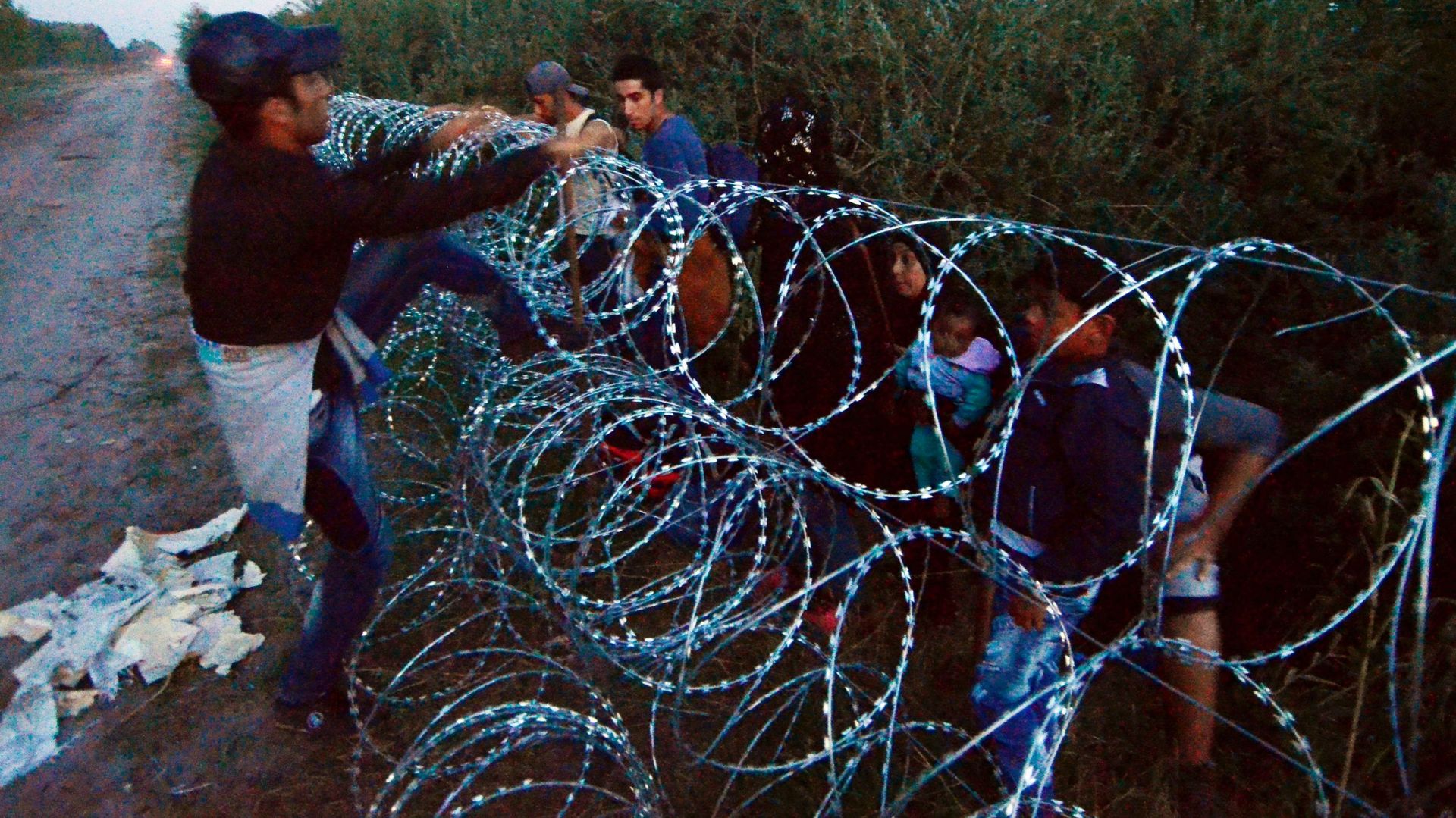 Réfugiés: le mur hongrois crée la polémique, mais est-il illégal?