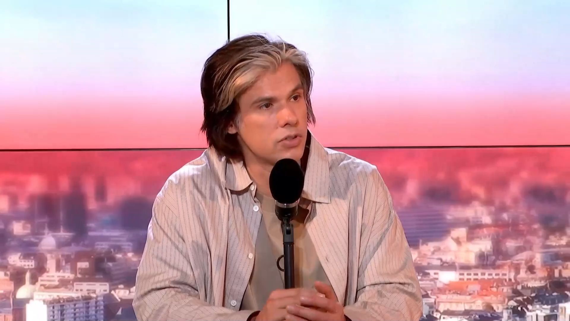 Orelsan au cinéma : le rappeur pourrait-il déménager au Japon comme dans son film "Yoroï" ?