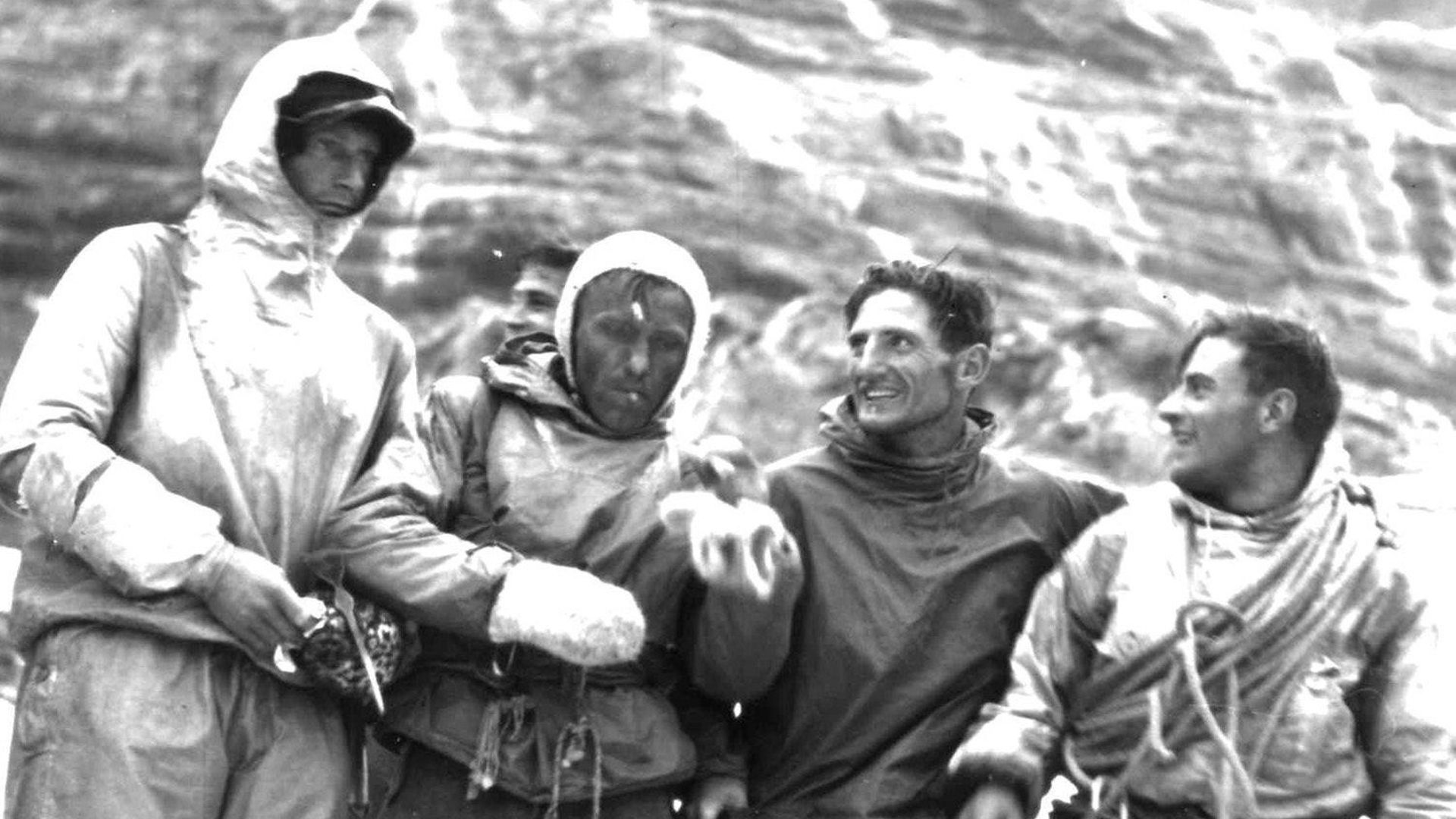 Photo datée du 24 juillet 1938 des quatre premiers hommes à gravir l’Eiger Nordwand en Suisse : Heinrich Harrer, Ludwig Voerg, Andreas Heckmair et Fritz Kasparek.