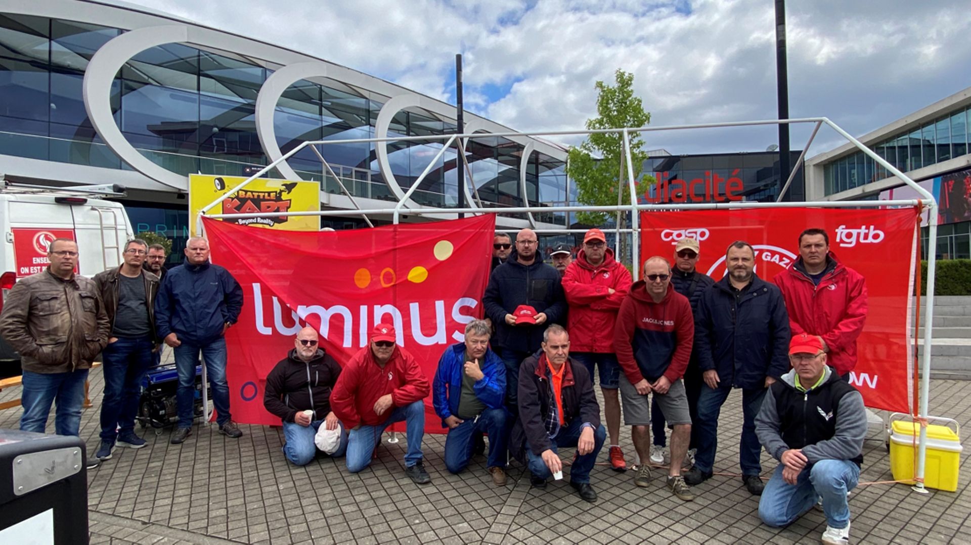 Les travailleurs ont manifesté à Liège ce mardi devant la Rtbf et la Médiacité. 