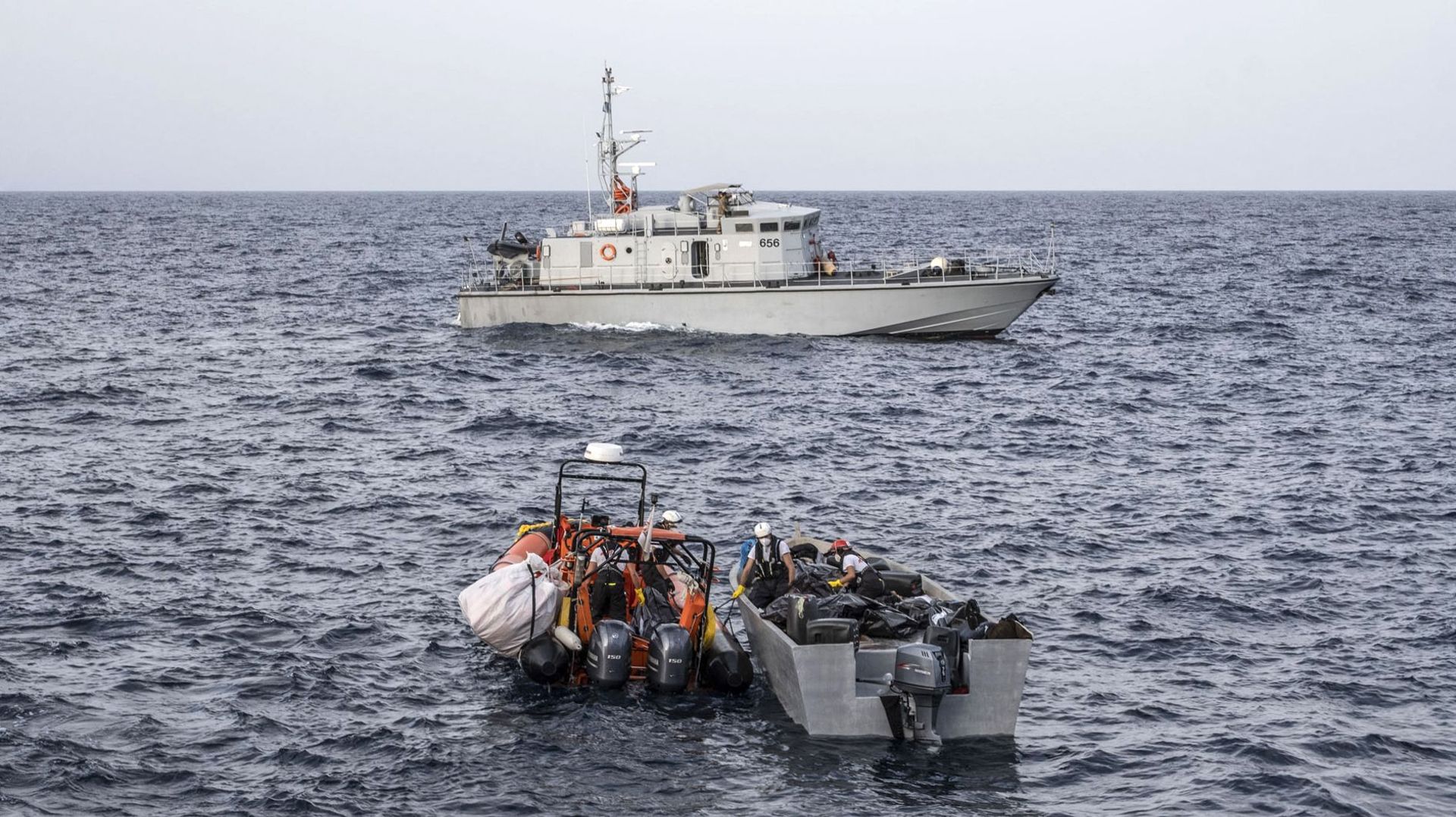 Dix migrants retrouvés morts en Méditerranée par MSF sur un bateau de fortune