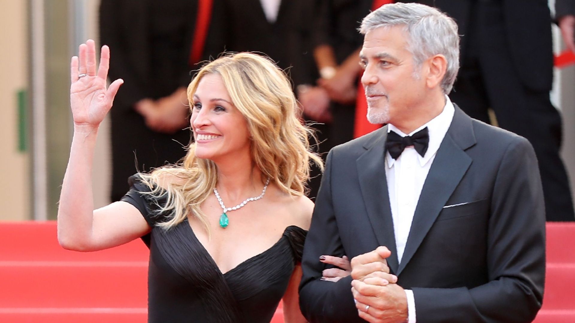 Julia Roberts décernera le prestigieux American Film Institute Life Achievement Awards à George Clooney.