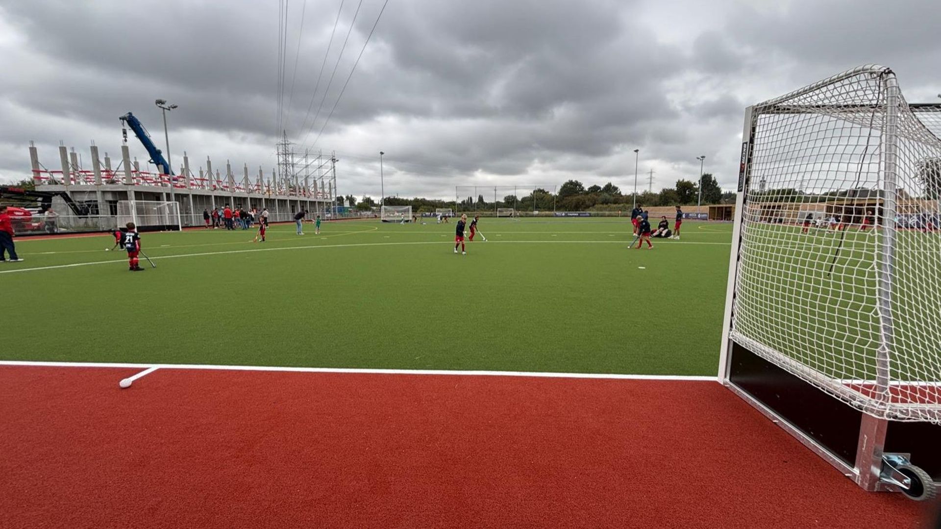 Mons: le club de hockey l'Ascalon à un tournant de son histoire avec l'inauguration d'un terrain dernier cri