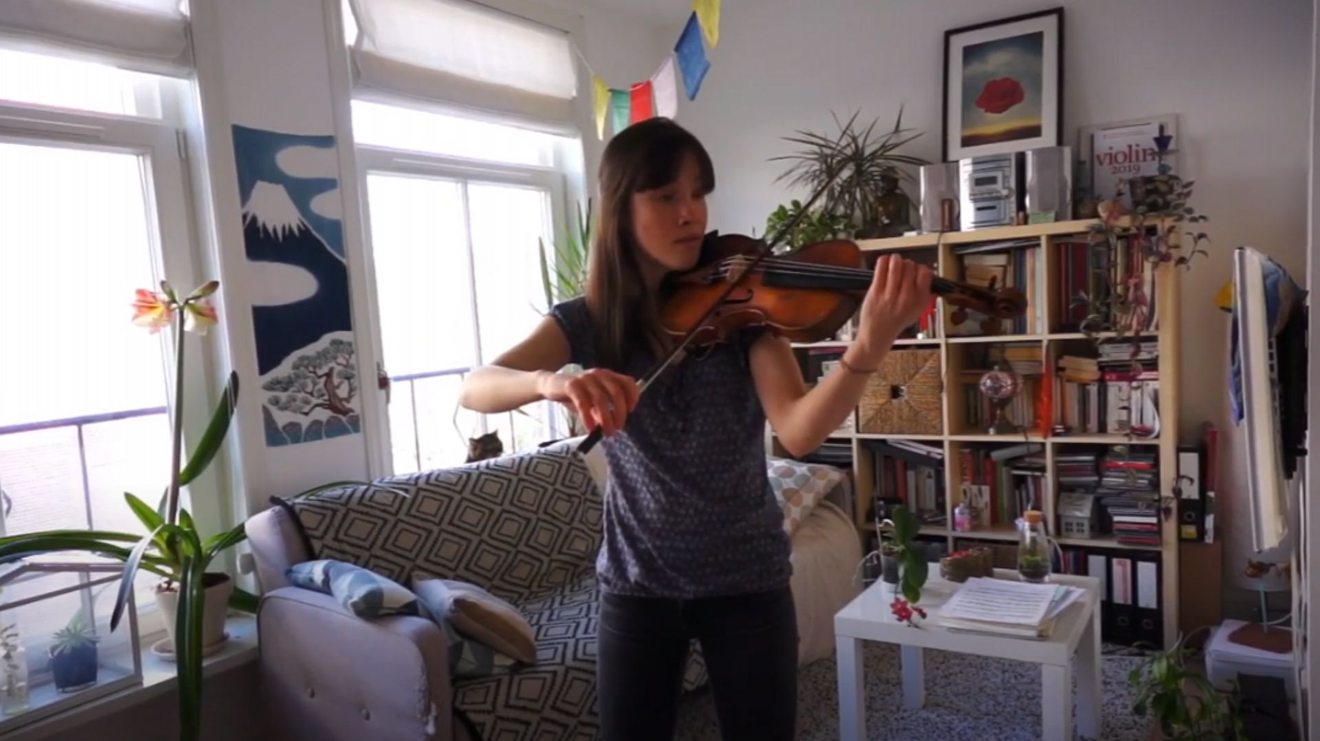 La violoniste belge Sylvia Huang interprète la Cinquième sonate d’Ysaÿe depuis son appartement à Amsterdam