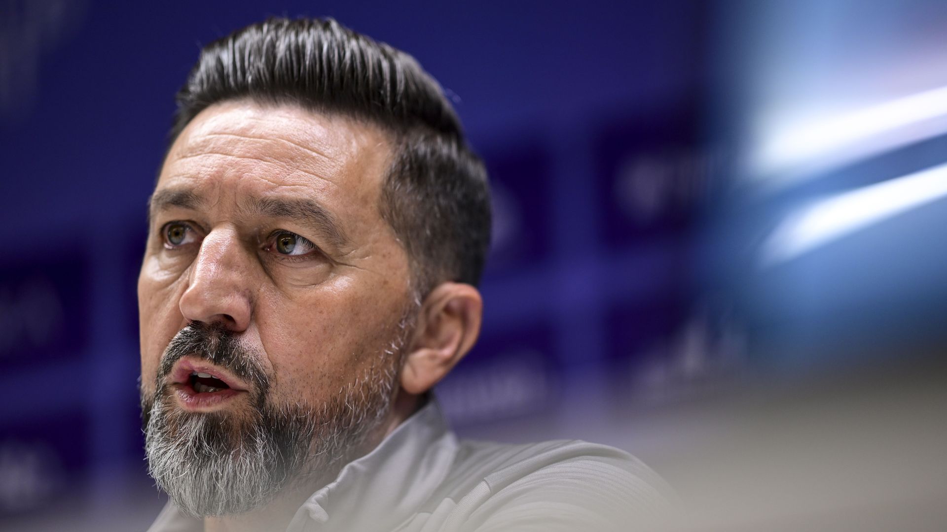 De Cat retenu par Anderlecht, Cvetkovic disponible : Hasi fait le point avant le déplacement à Charleroi