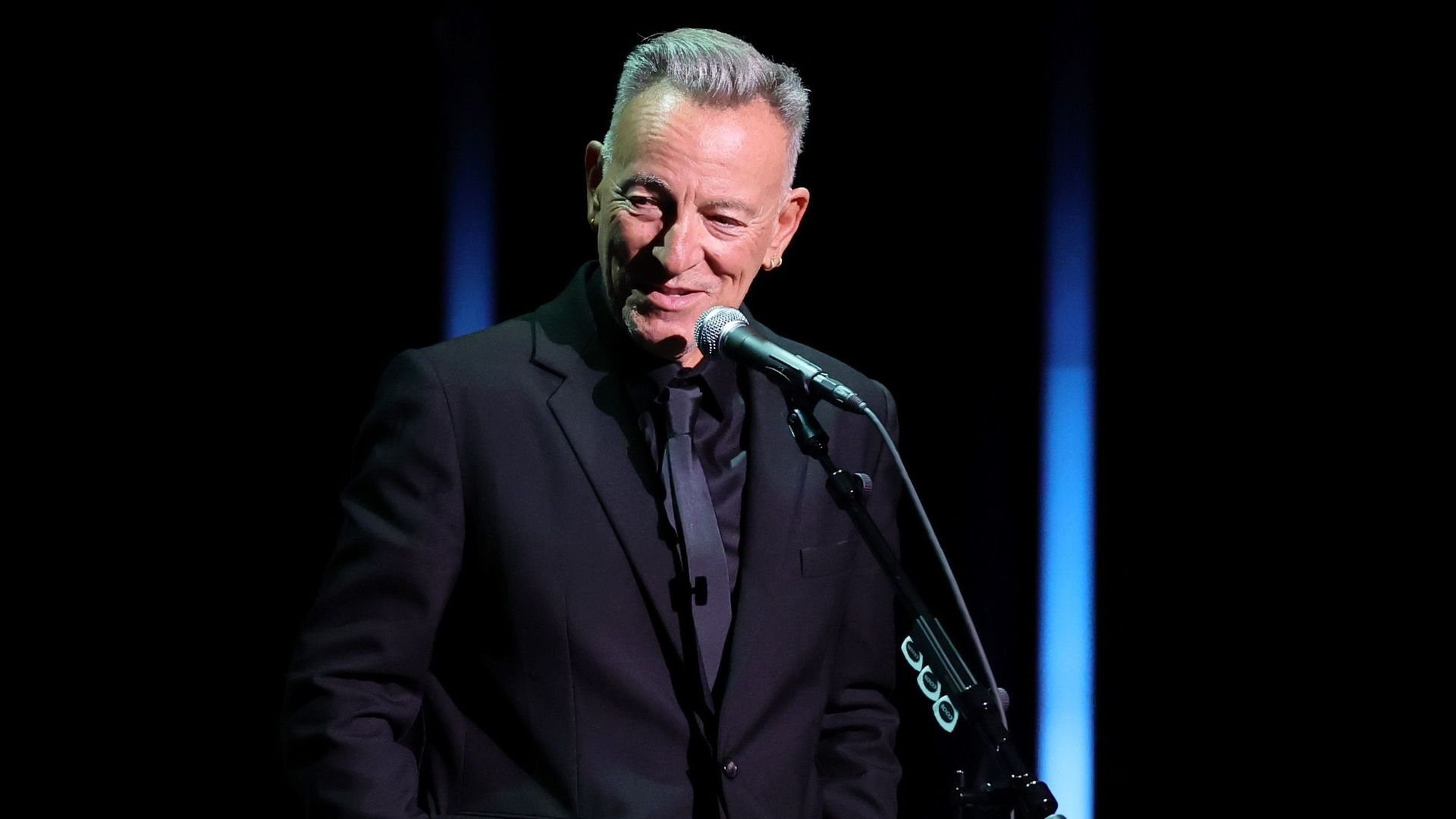 Bruce Springsteen reçoit le Legacy Award et interprète "Streets of Philadelphia" en acoustique