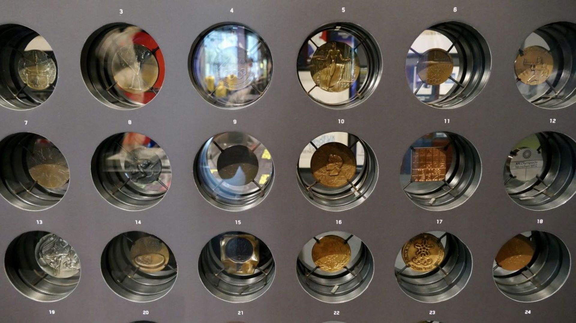 Le Musée National du Sport, à Nice, possède une collection de médailles olympiques