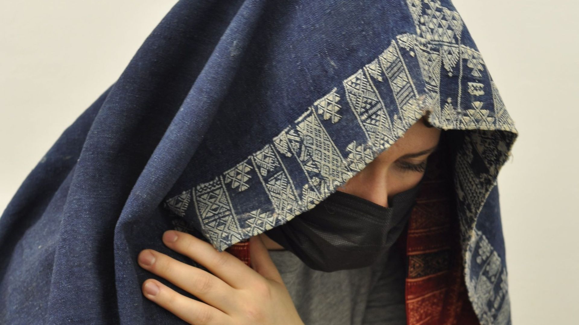 Le bakhnoug, textile traditionnel berbère, associé à l’art contemporain aux Abattoirs de Bomel