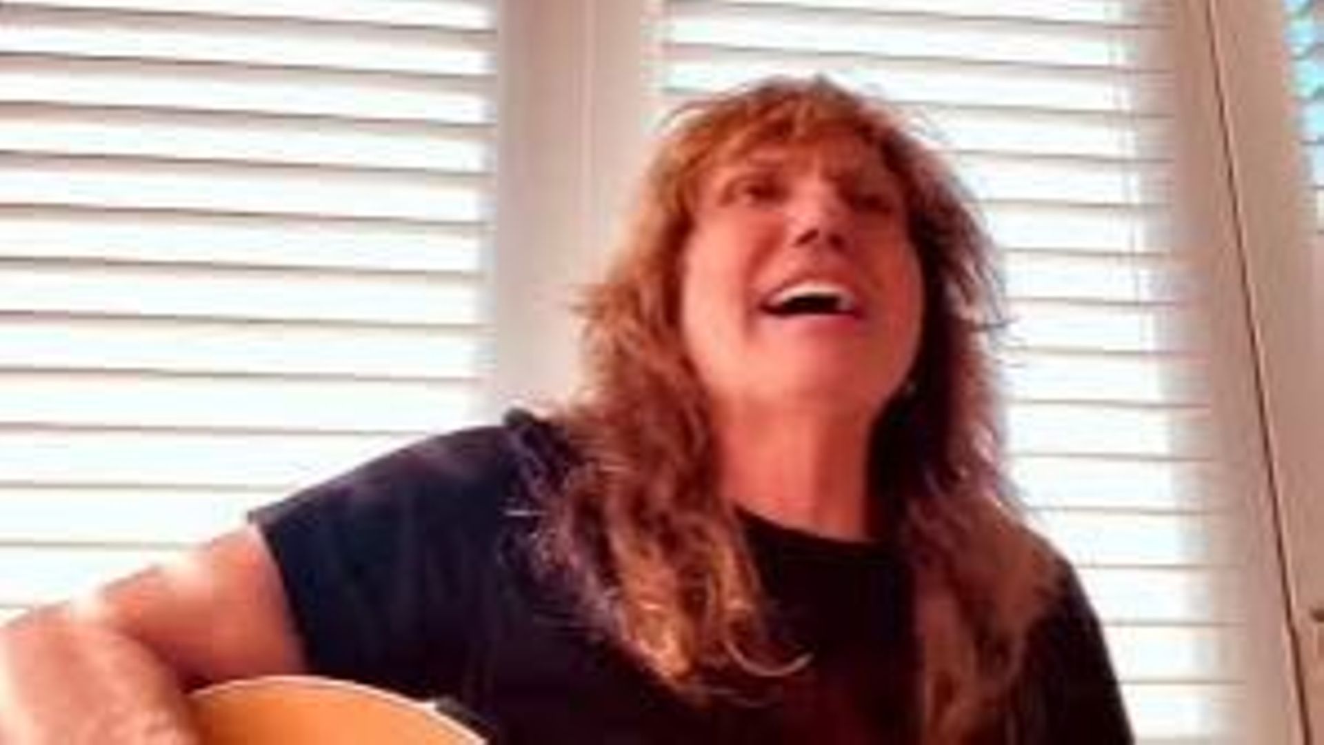 Le chanteur de Whitesnake chante un nouveau titre en confinement