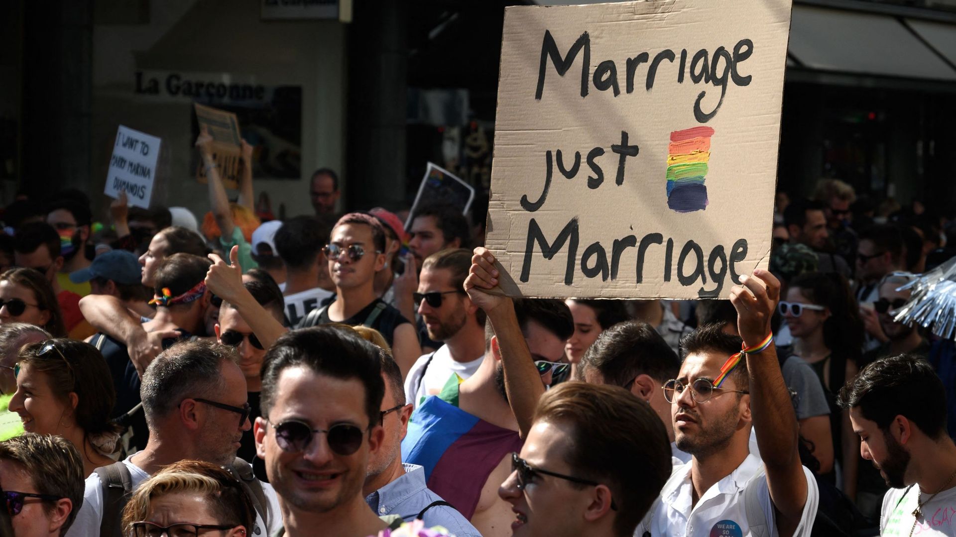 En Suisse, plusieurs milliers de personnes ont marché en faveur du mariage pour tous