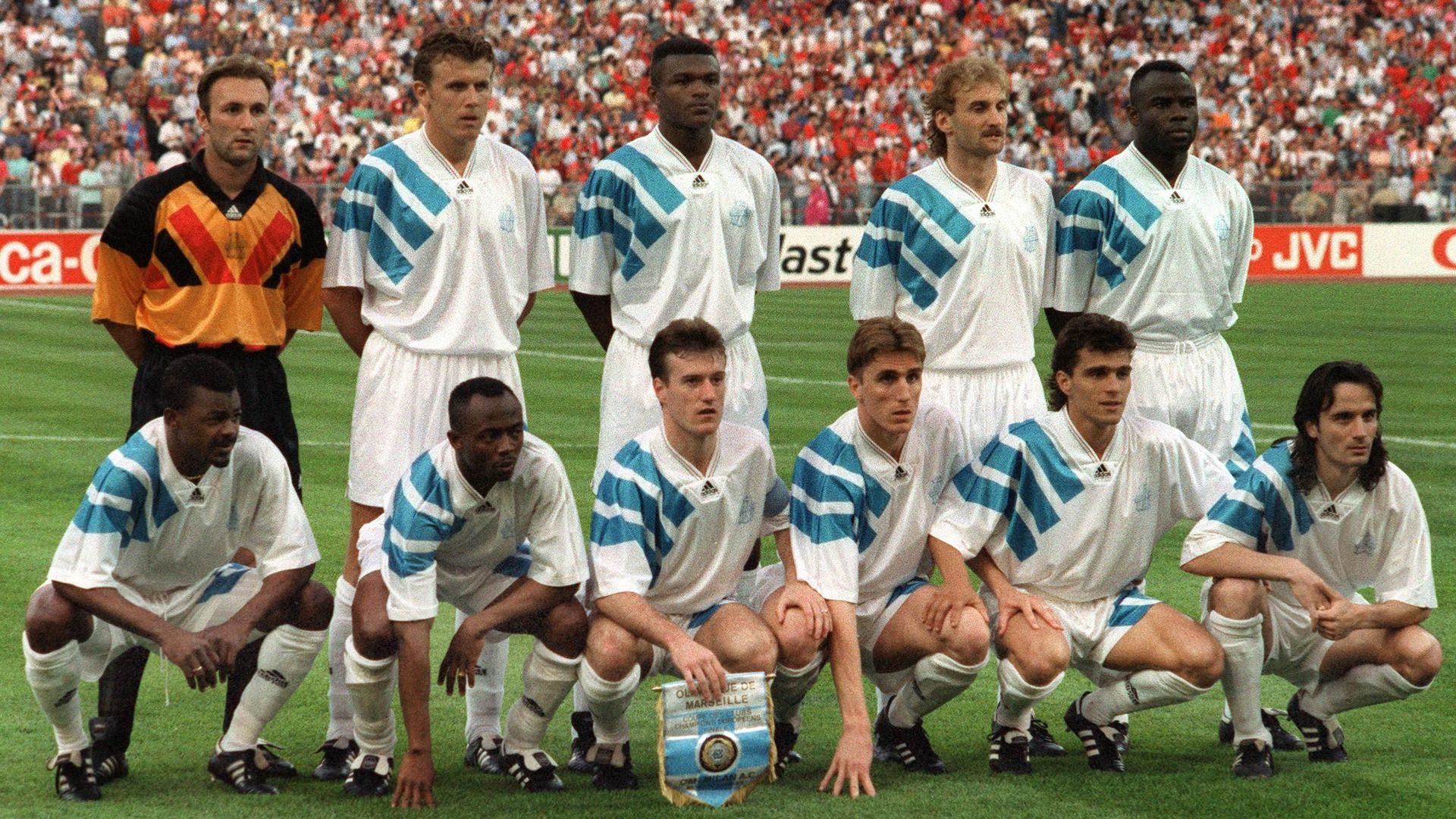 Les onze titulaires marseillais avant le coup d’envoi de la finale de 1993.