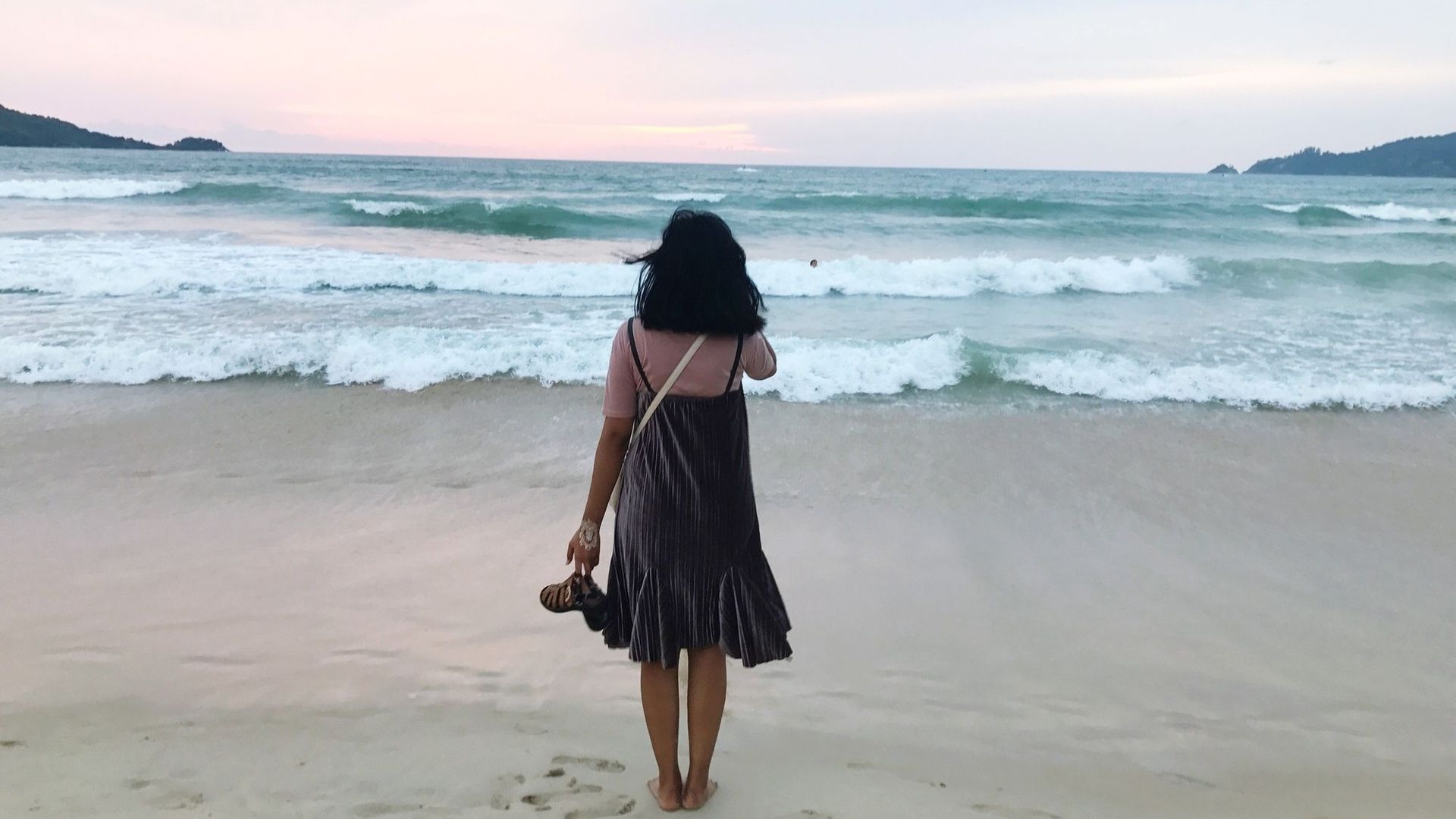 55% des femmes hésitent à aller à la plage seules, de peur d’être harcelées