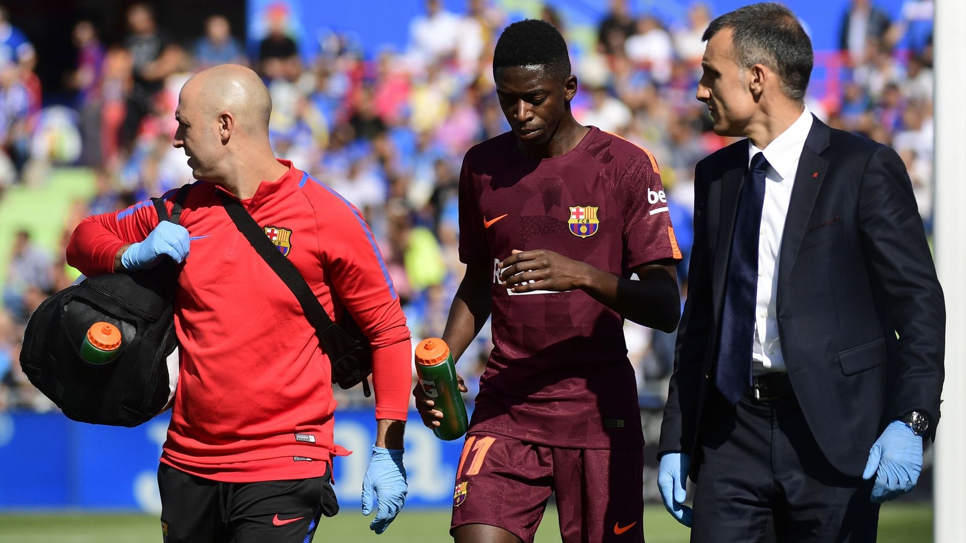 Ousmane Dembélé, titulaire avec le Barça, sort blessé