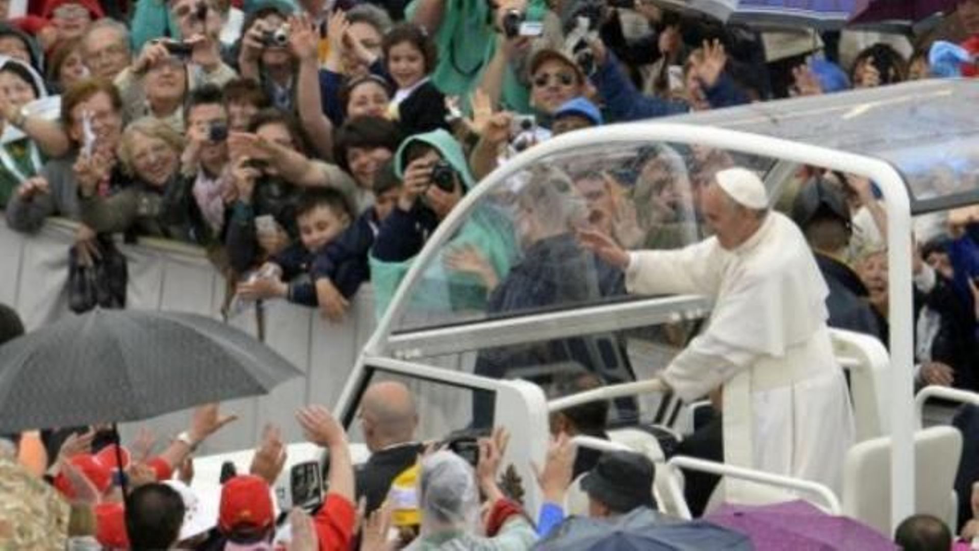 Le pape François dénonce les "abus" contre les enfants