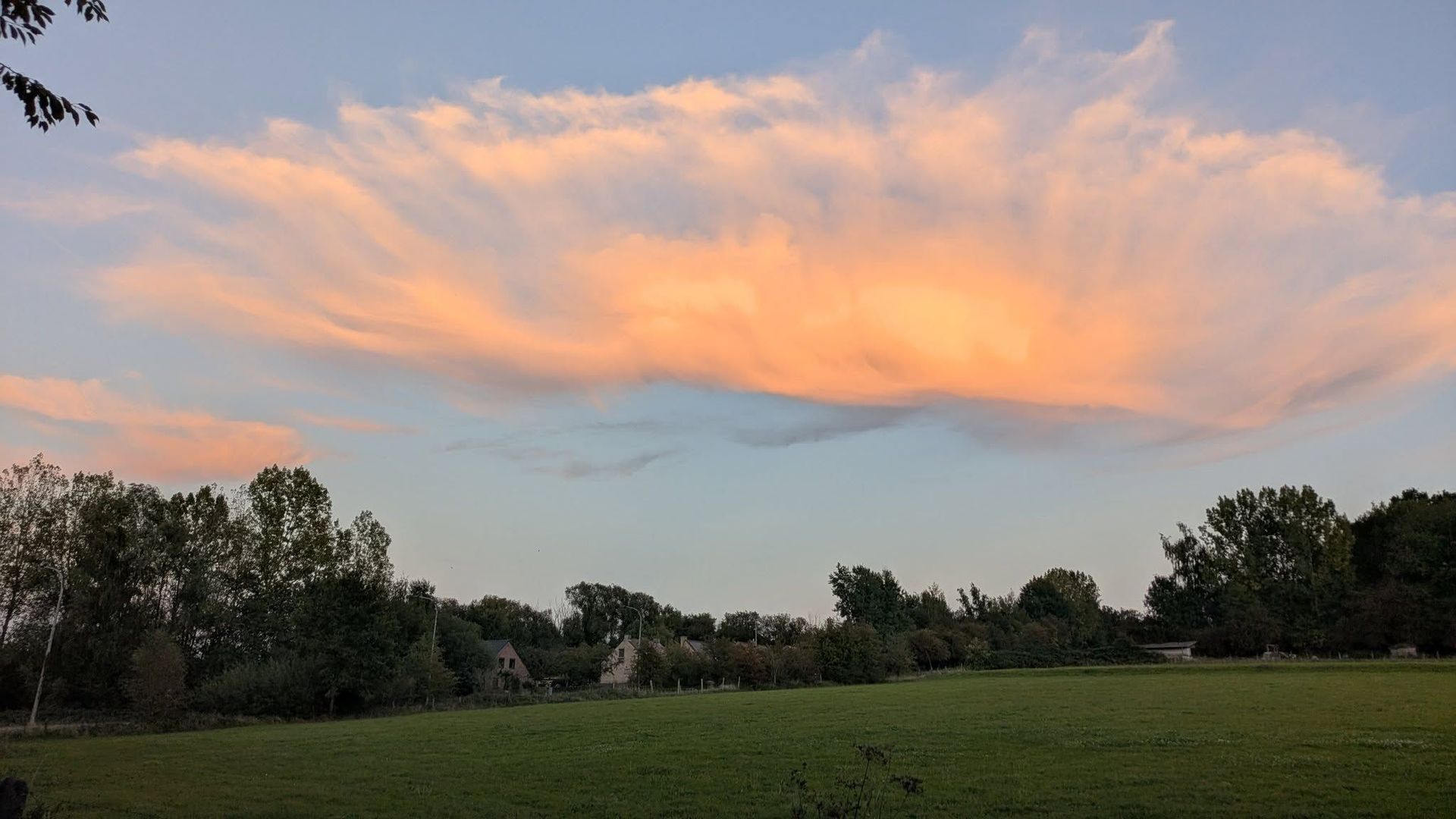 Météo de ce samedi en Belgique : le pays sera coupé en 2 avec des averses orageuses sur l’ouest et un temps sec à l’est