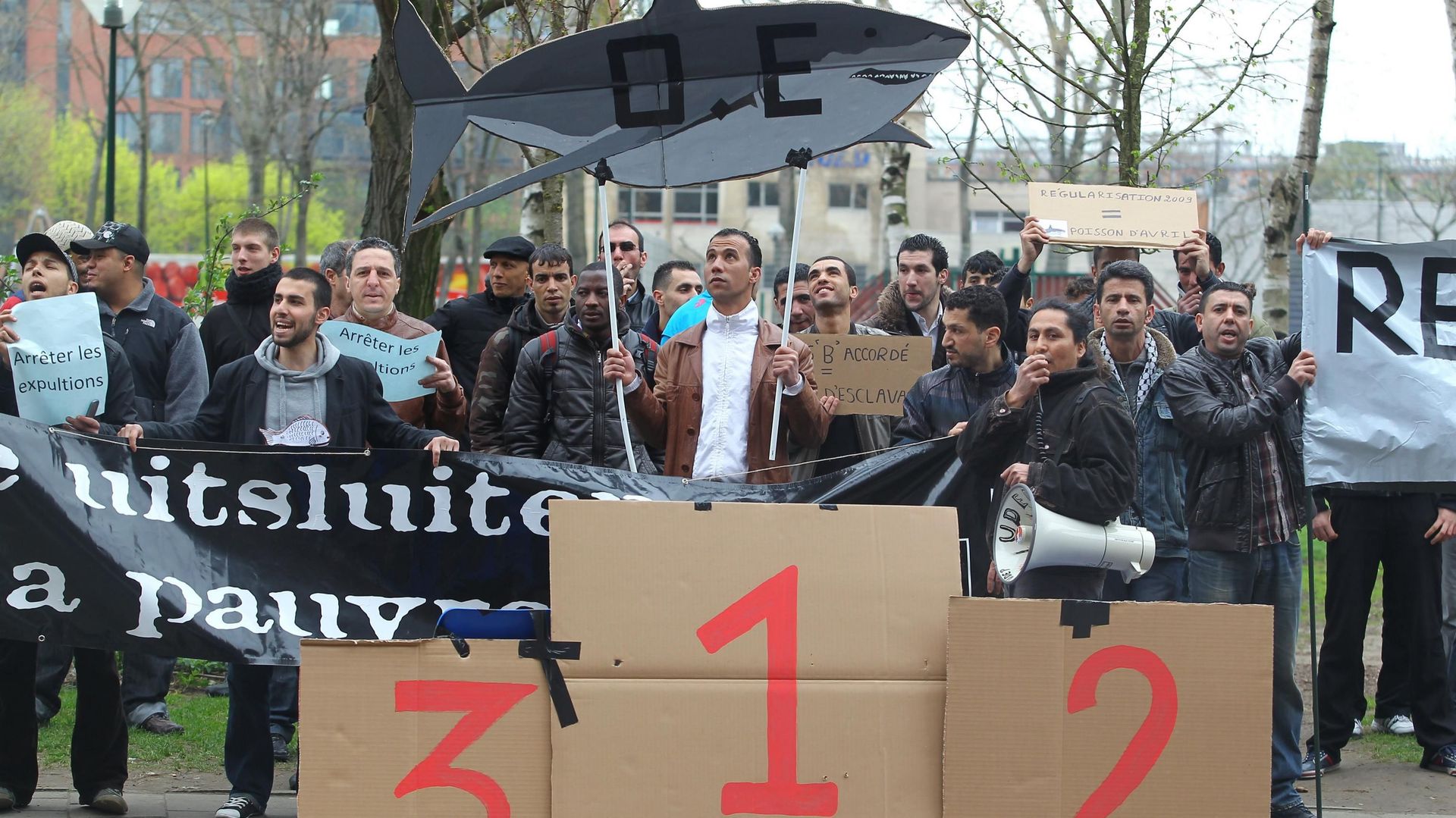 Manifestation organisée par l'association Sans-Papiers Belgique contre les critères de régularisation en avril 2011 à Bruxelles