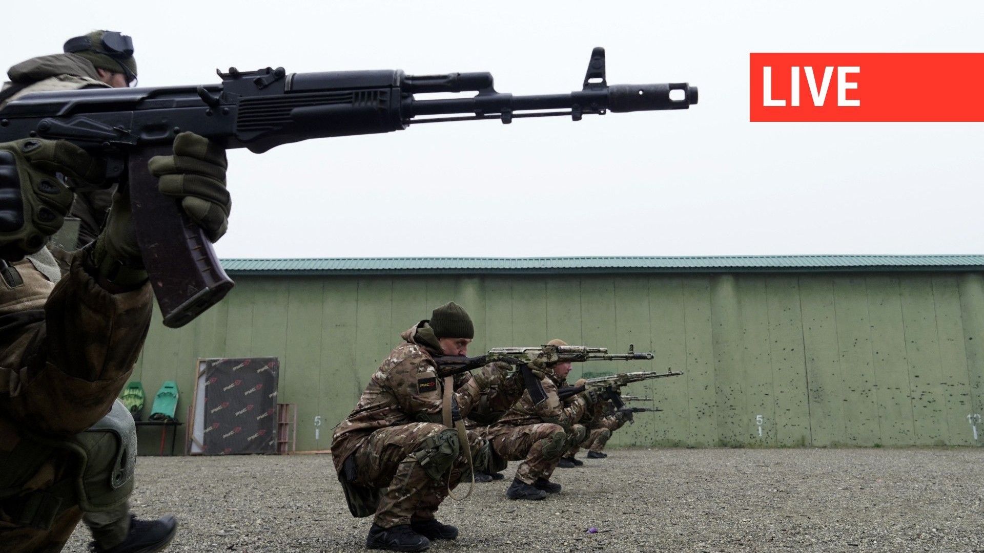 Des volontaires et des soldats des forces spéciales sont mis à l'épreuve lors d'un entraînement militaire dans un centre de formation de l'"Université russe des forces spéciales" dans la ville de Gudermes, en Tchétchénie, le 14 décembre 2022. 