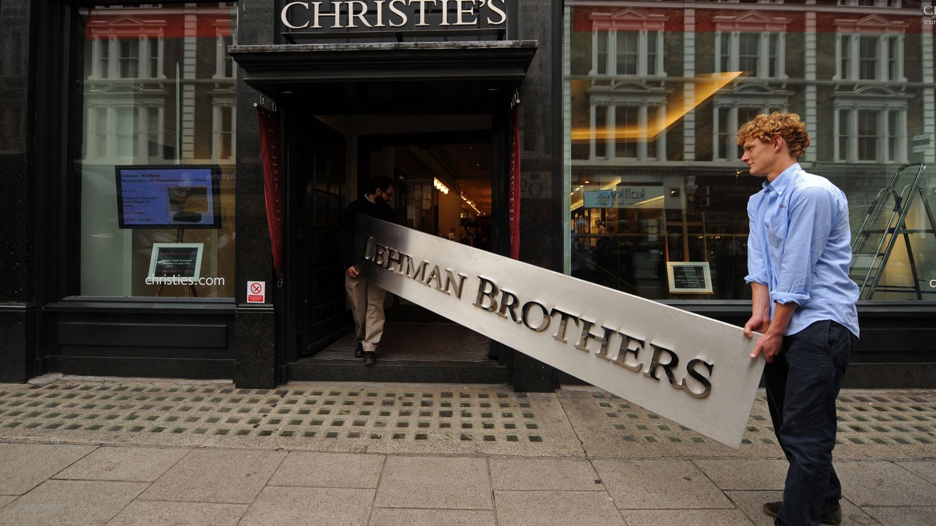 Mise aux enchères d’une enseigne Lehman Brothers à Londres