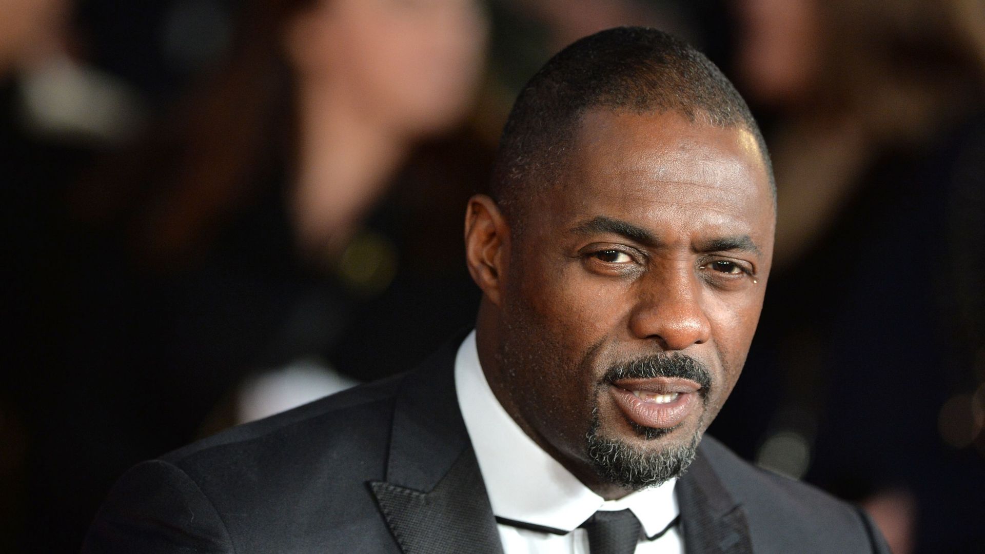 Idris Elba aidera Noomi Rapace à s'échapper dans "Alive Alone"