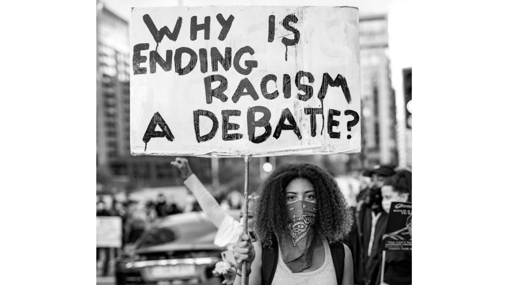 La photographie de Misan Harriman, "Why is Ending racism a debate?", pourrait atteindre les 5,000 livres chez Sotheby's.