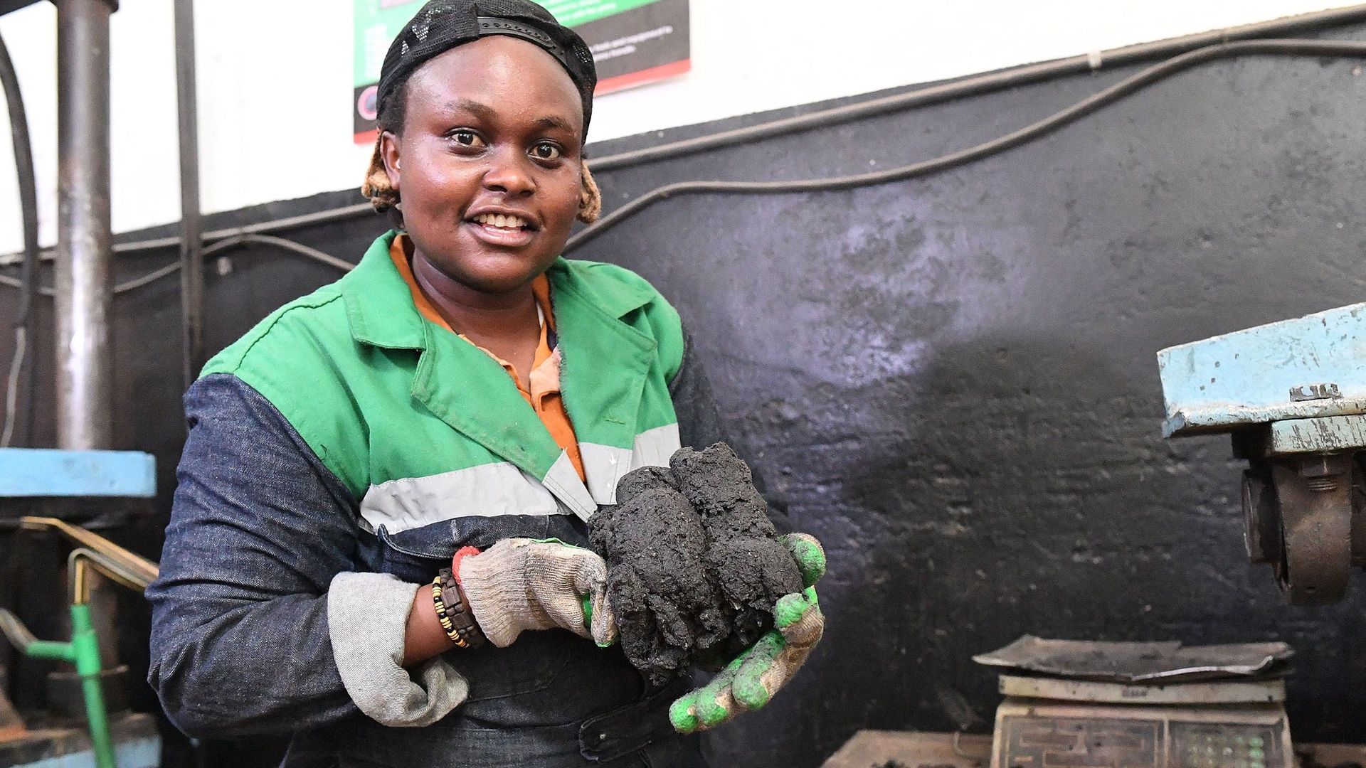"Les déchets ont de la valeur" : au Kenya, le plastique devient brique.