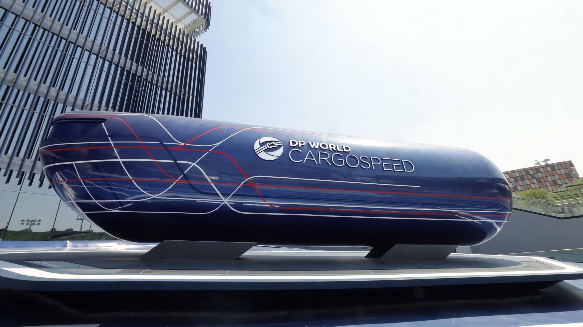 Modèle de capsule hyperloop à l’expo de Dubaï 2020