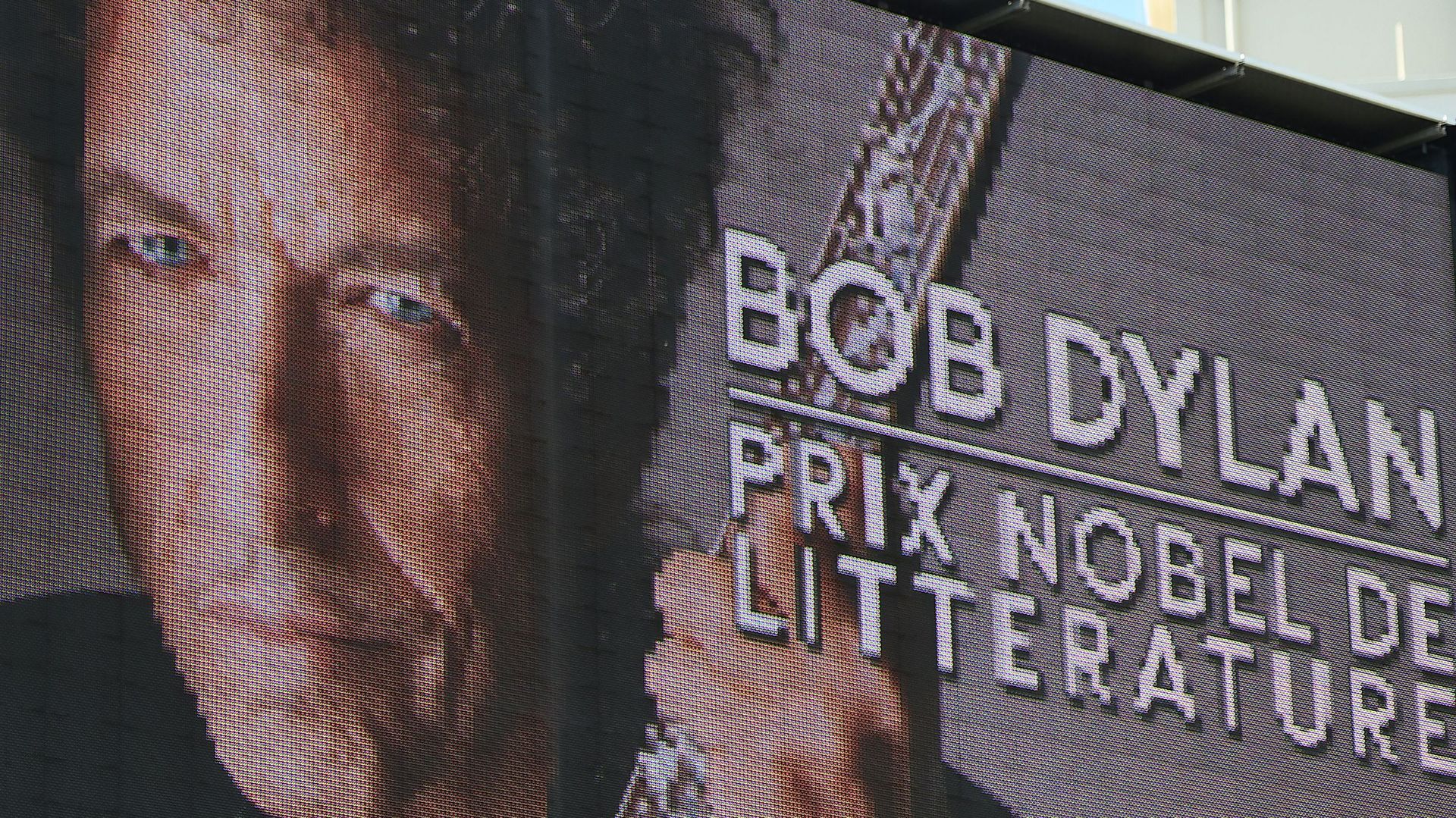  Une guitare emblématique du son électrique de Bob Dylan vendue 495.000 dollars