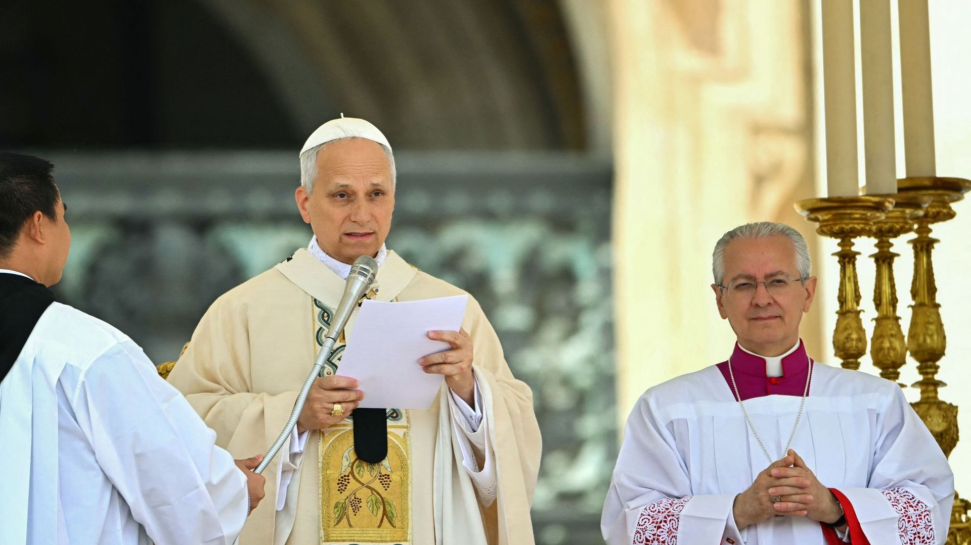 Une économie 'qui exploite' et 'marginalise' : l’homélie du Pape Léon XIV décodée en Belgique par Tommy Scholtes - RTBF Actus