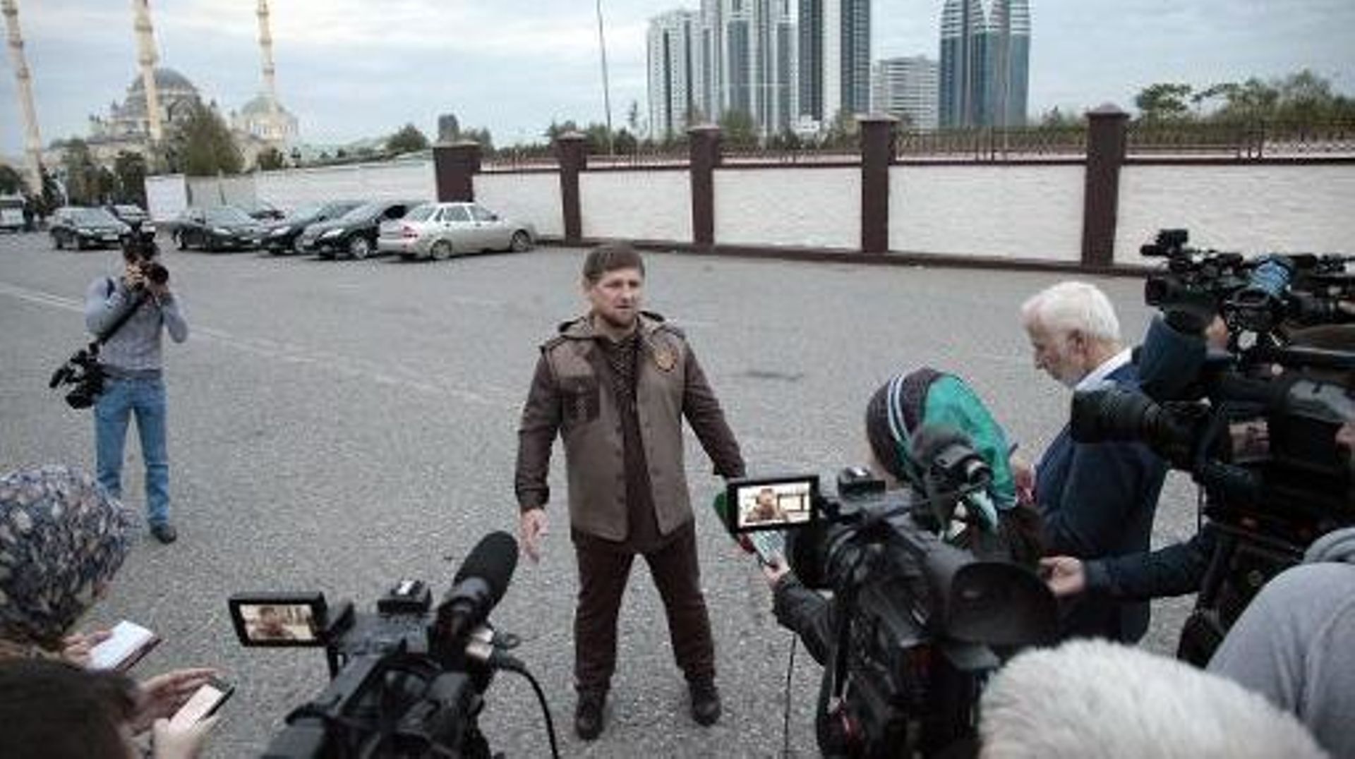 Le président russe Ramzan Kadyrov parle à la presse à Grozny le 5 octobre 2014