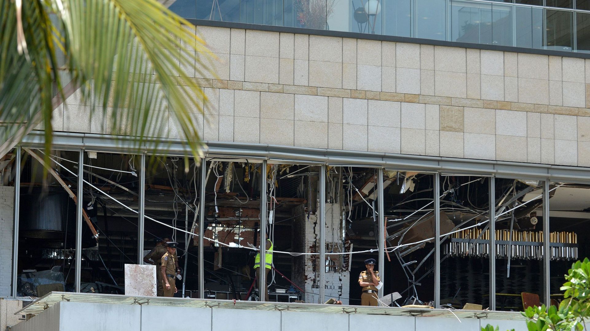 Les vitres d'un restaurant qui ont explosé dimanche