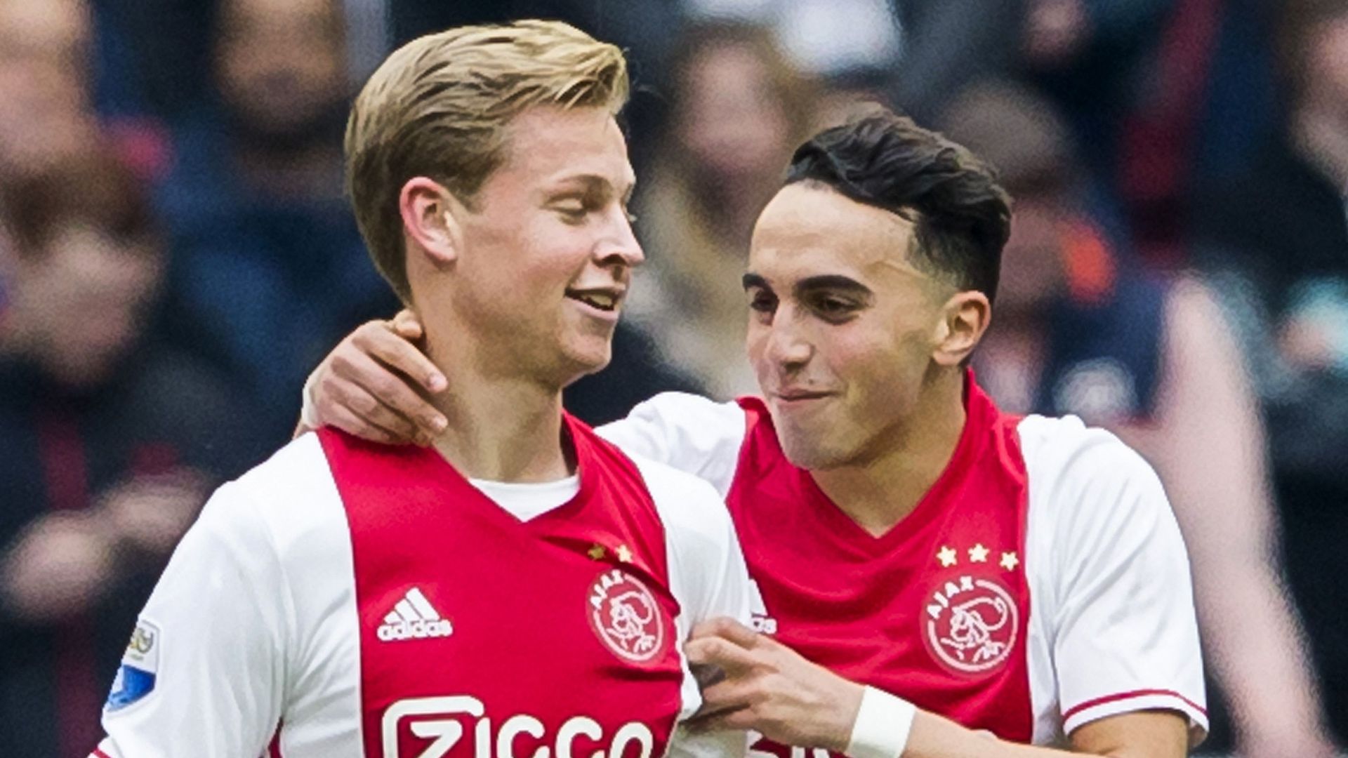 Abdelhak Nouri (à droite) et Frenkie de Jong en mai 2017 avec l’Ajax.