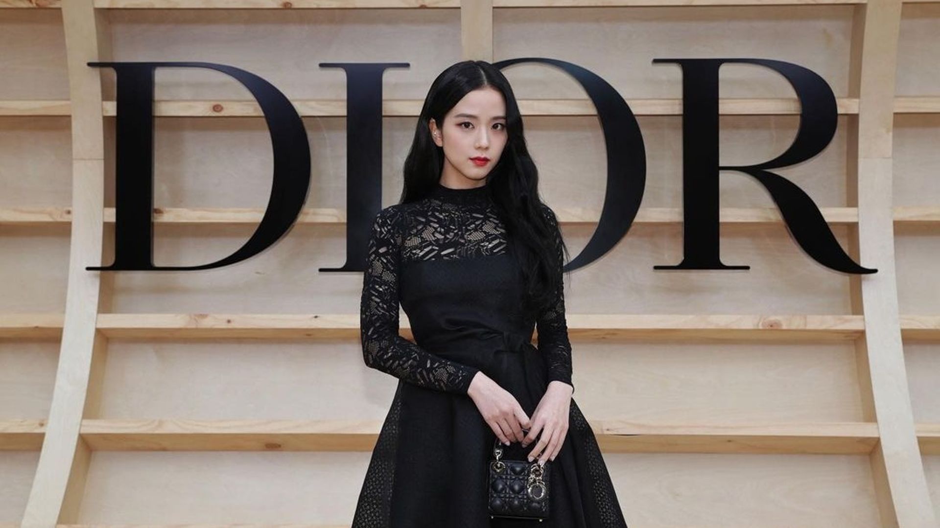 Dior presents a first campaign on WhatsApp with personalized content