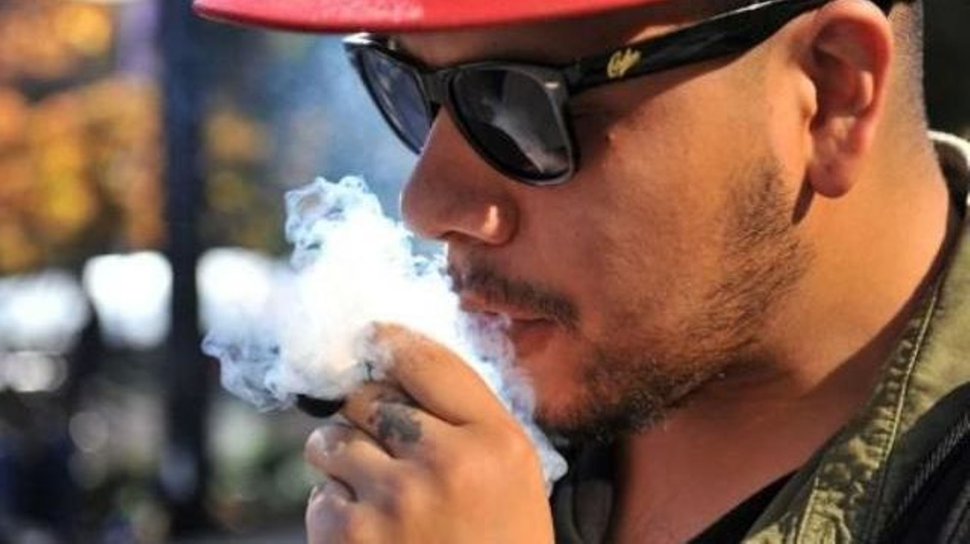 L'exécutif entend "dépénaliser, voire légaliser sous des conditions à définir, la production sur le territoire national de même que l'achat, la possession et la consommation de cannabis récréatif pour les besoins personnels des résidents majeurs".