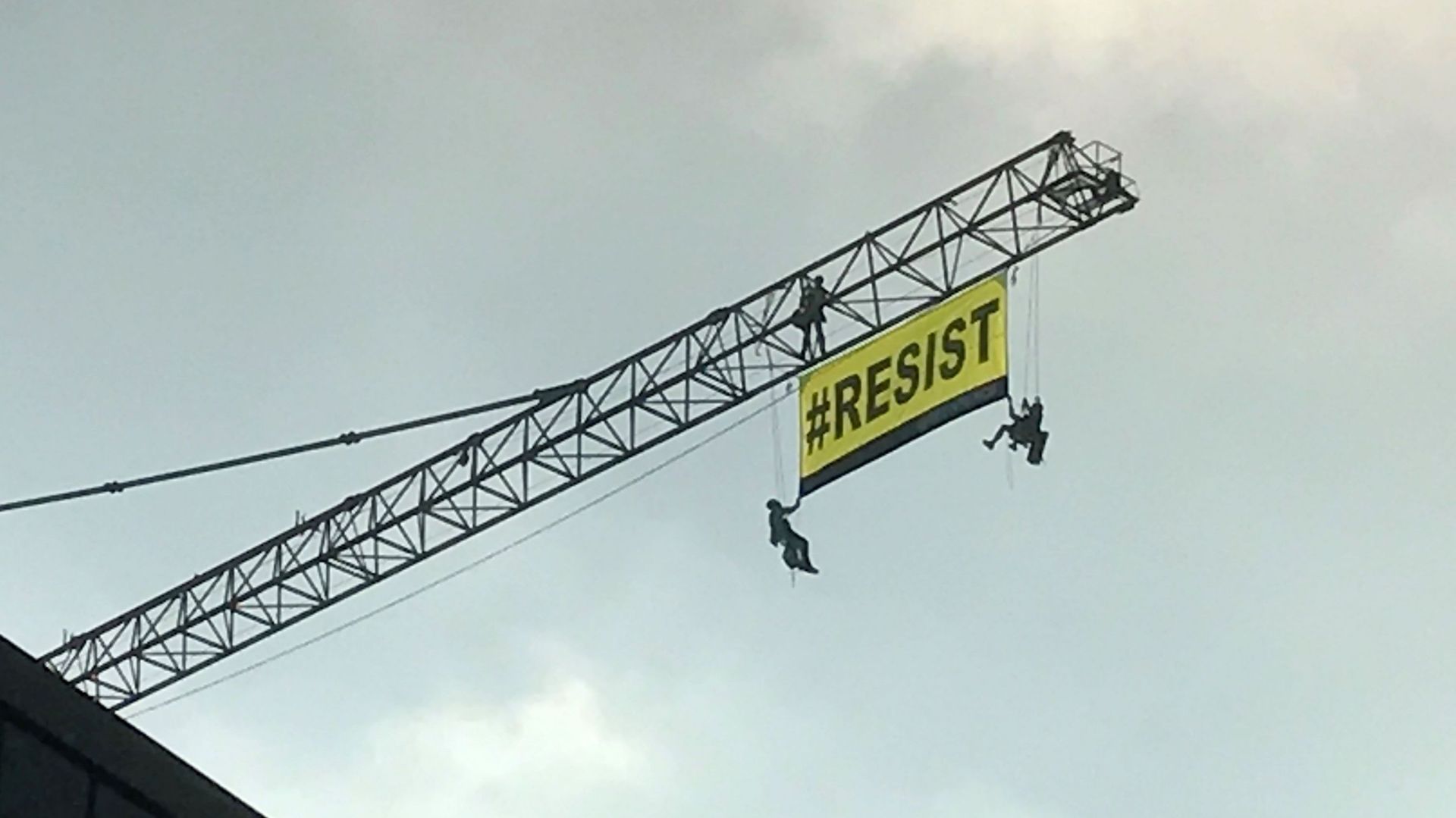 #resist, le message de Greenpeace suite à la venue de Trump en Belgique