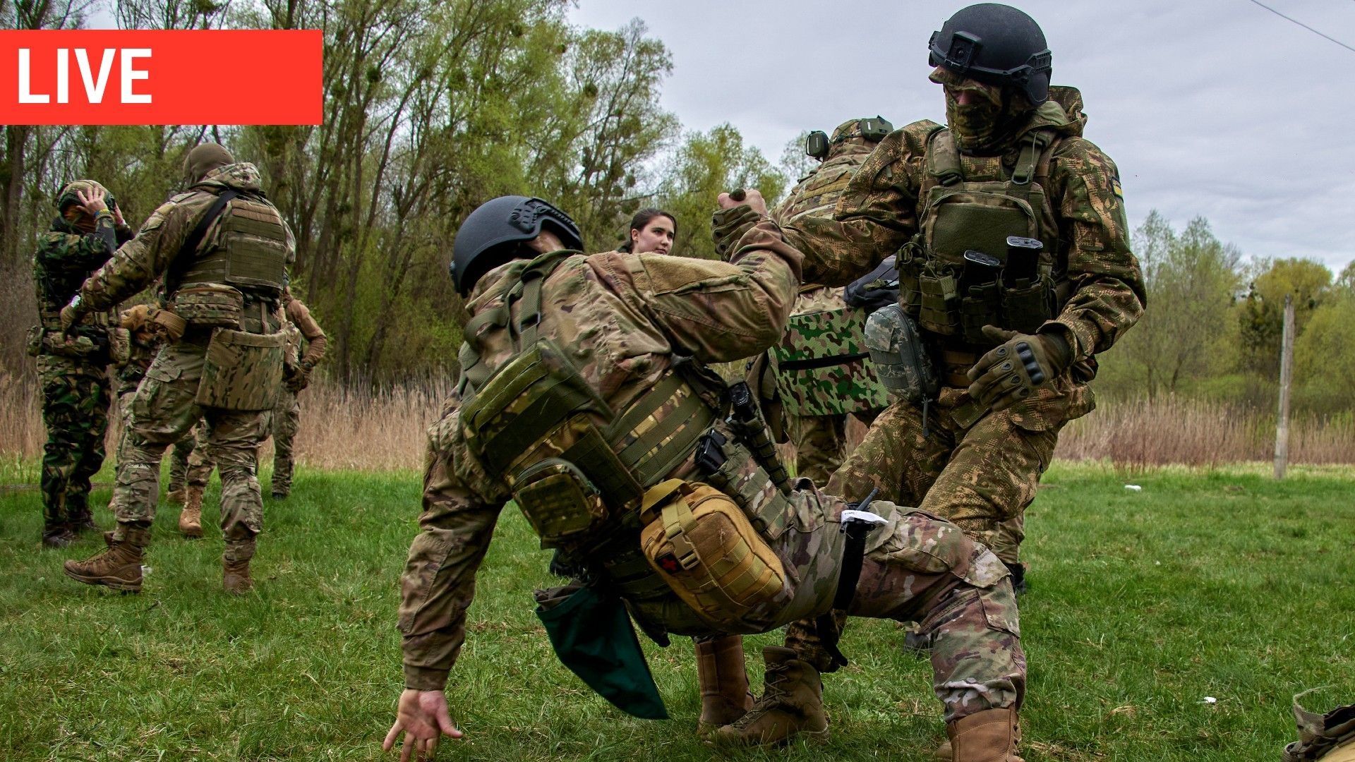 Des membres de la nouvelle brigade "Spartan" participent à un entraînement militaire sur un champ de tir près de Kharkiv, dans le nord-est de l'Ukraine, le 20 avril 2023.