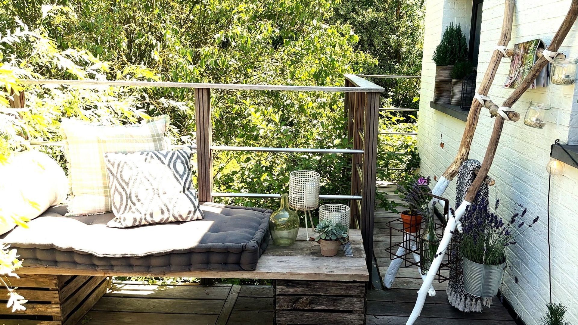Comment fabriquer une échelle décorative en bois ? - RTBF Actus