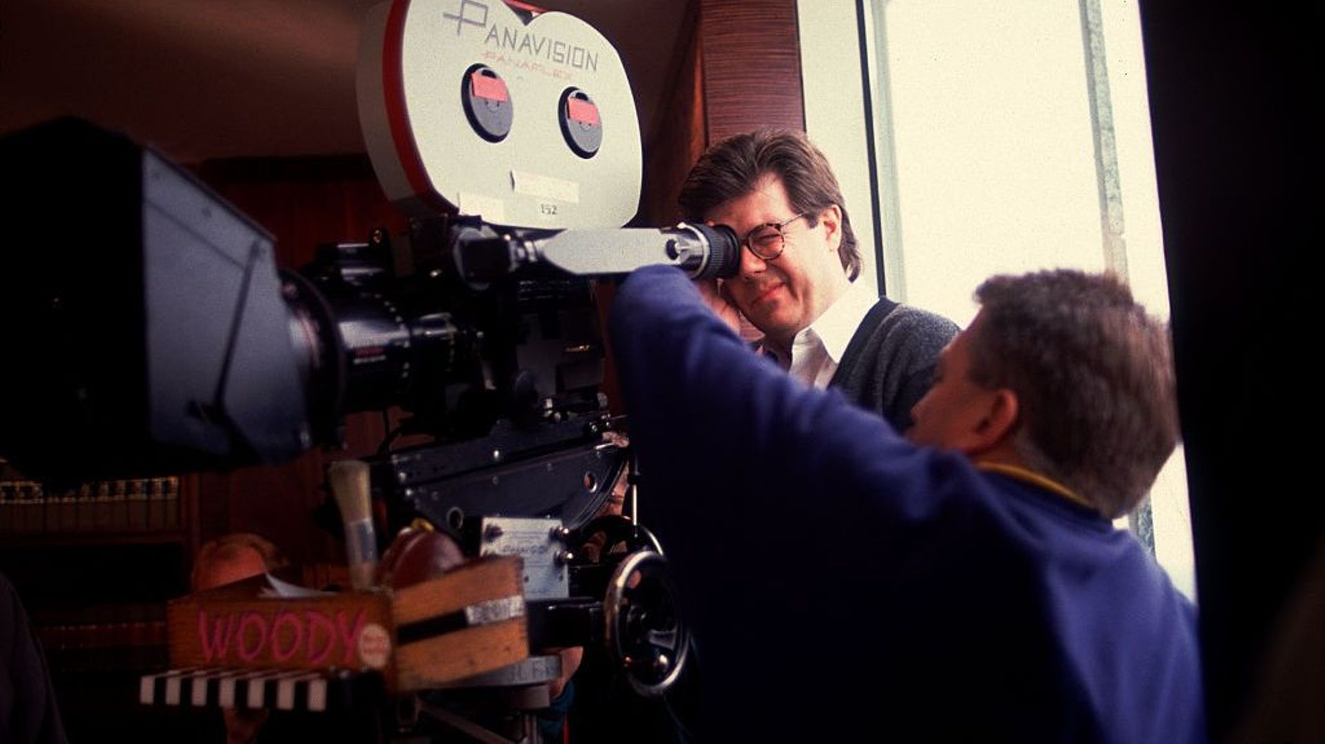 John Hughes sur le tournage du film Curley Sue à Chicago le 28 novembre 1990.