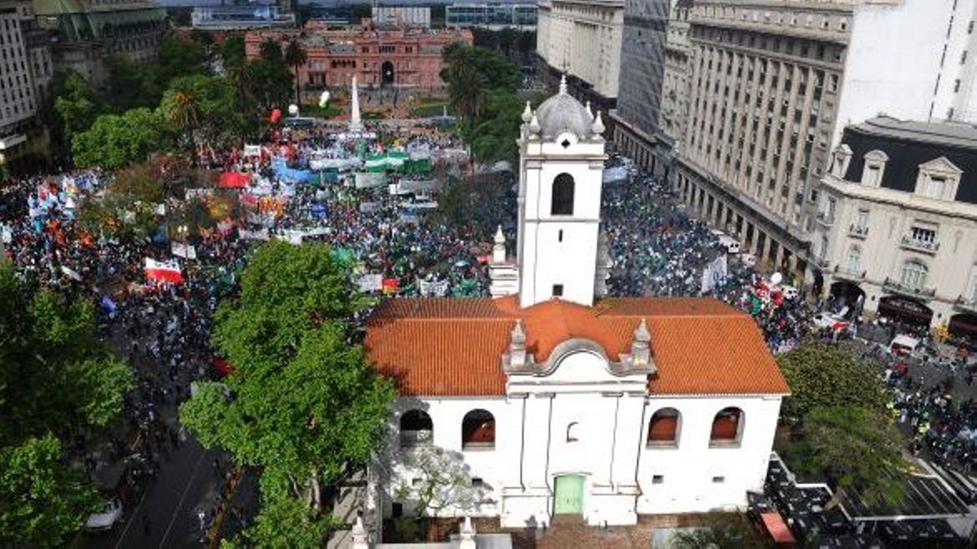 argentine-manif-de-milliers-de-syndicalistes-contre-le-gouvernement