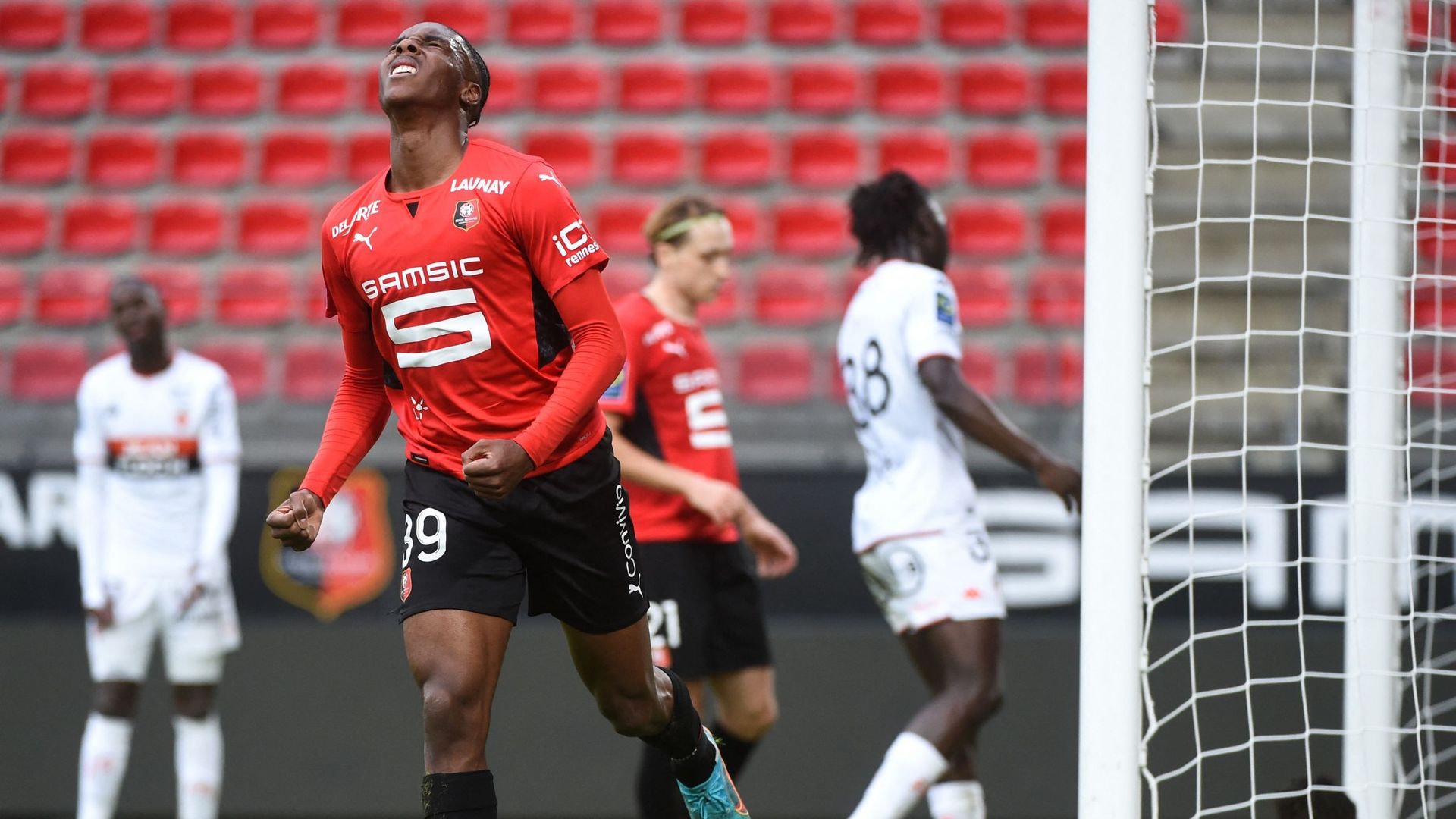 Mathys Tel célèbre son but contre Lorient en janvier 2022