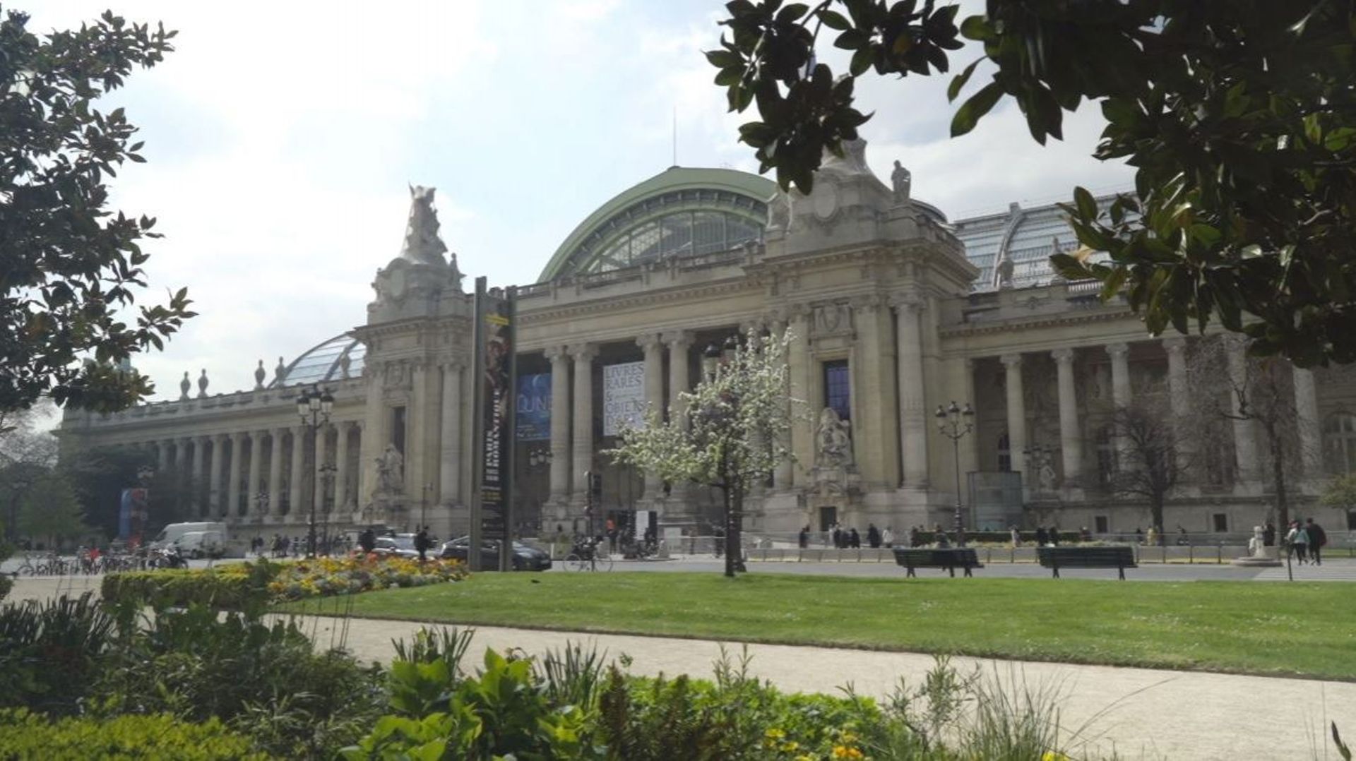 Vernissage en ligne pour le Salon du livre rare à Grand Palais à Paris