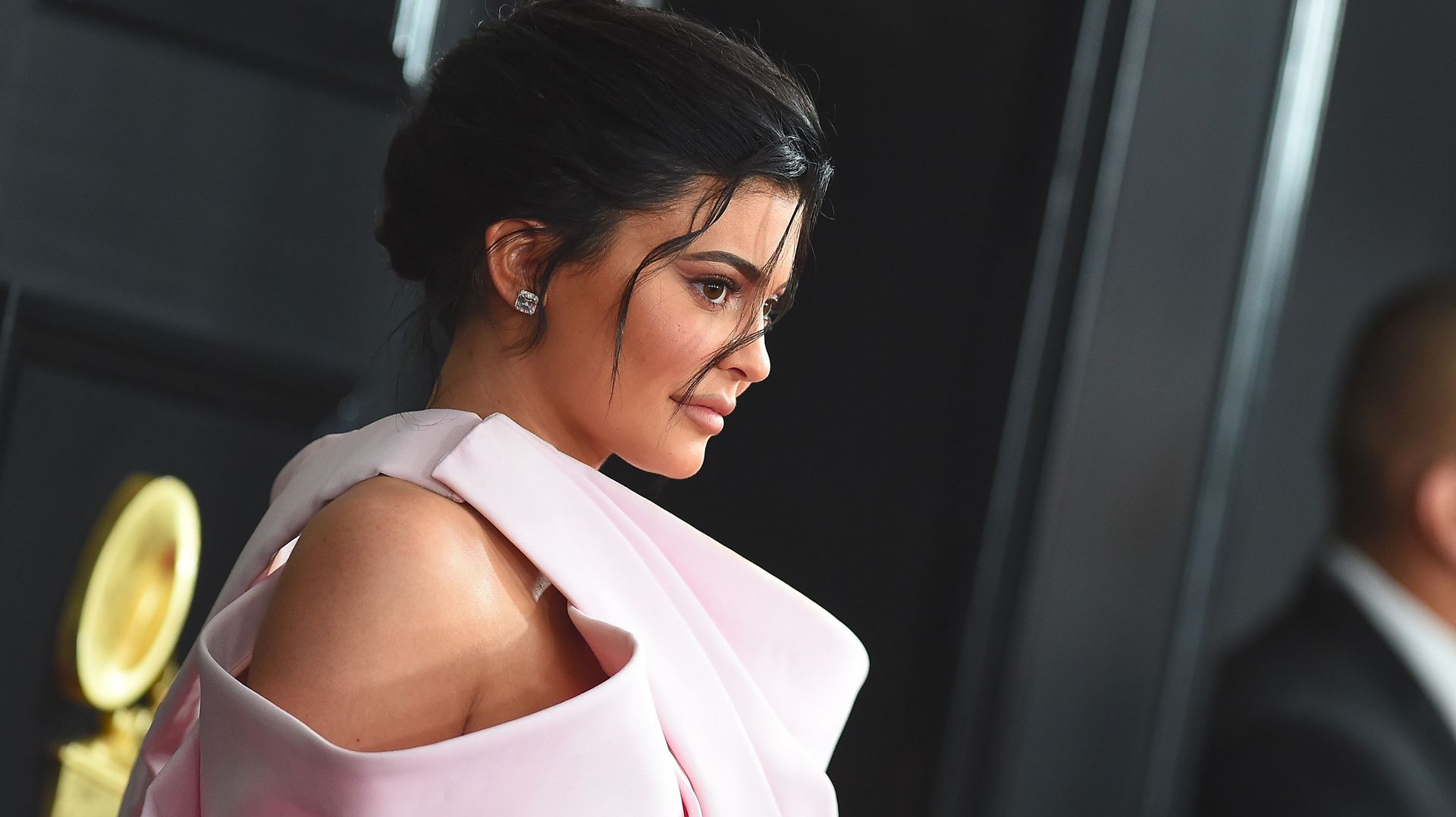 Le groupe américain de cosmétiques Coty a annoncé lundi qu'il allait prendre le contrôle de la marque de produits de beauté de la jeune milliardaire Kylie Jenner