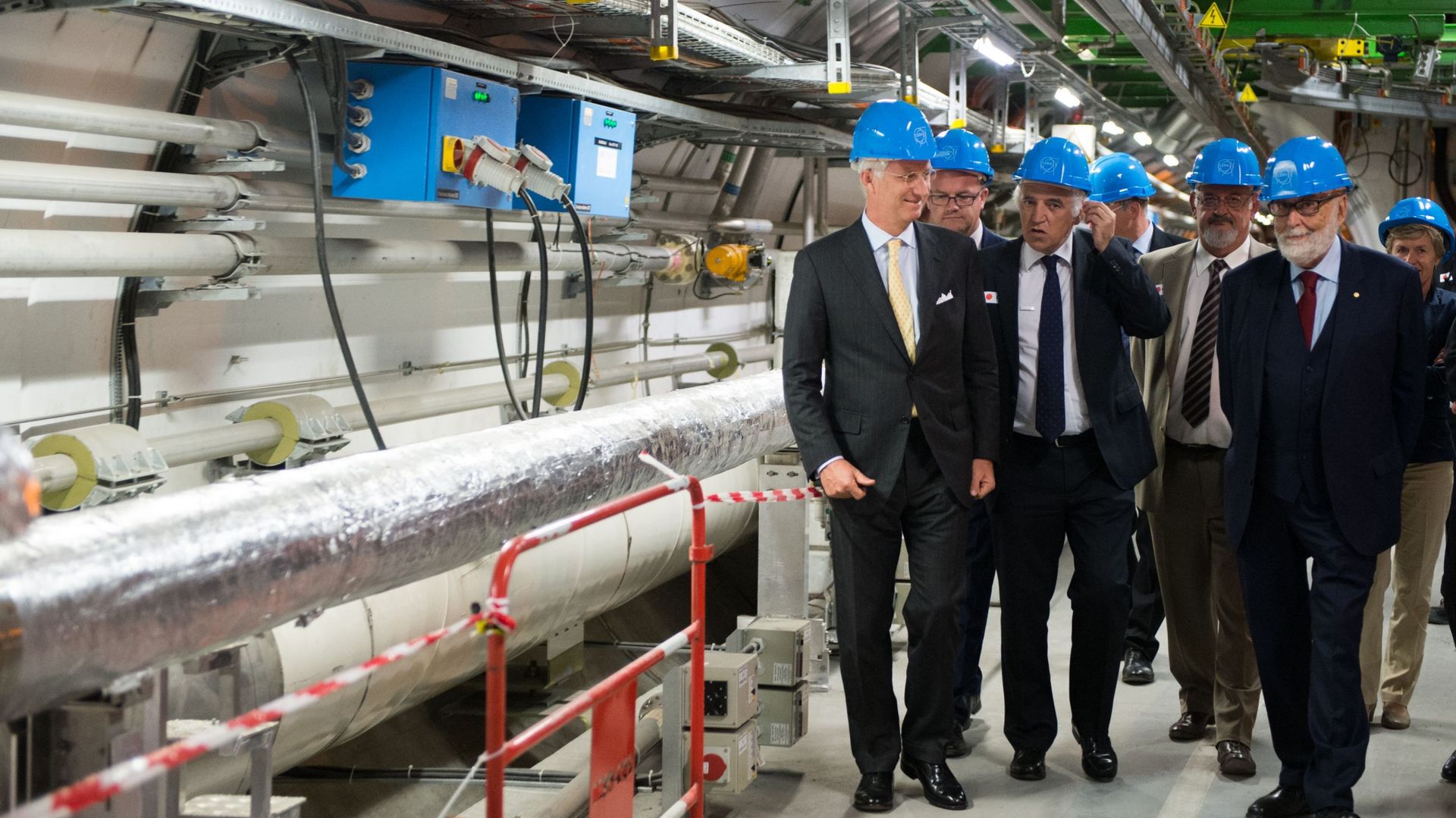 Le roi Philippe et François Englert en visite au CERN le 21 mai 2014