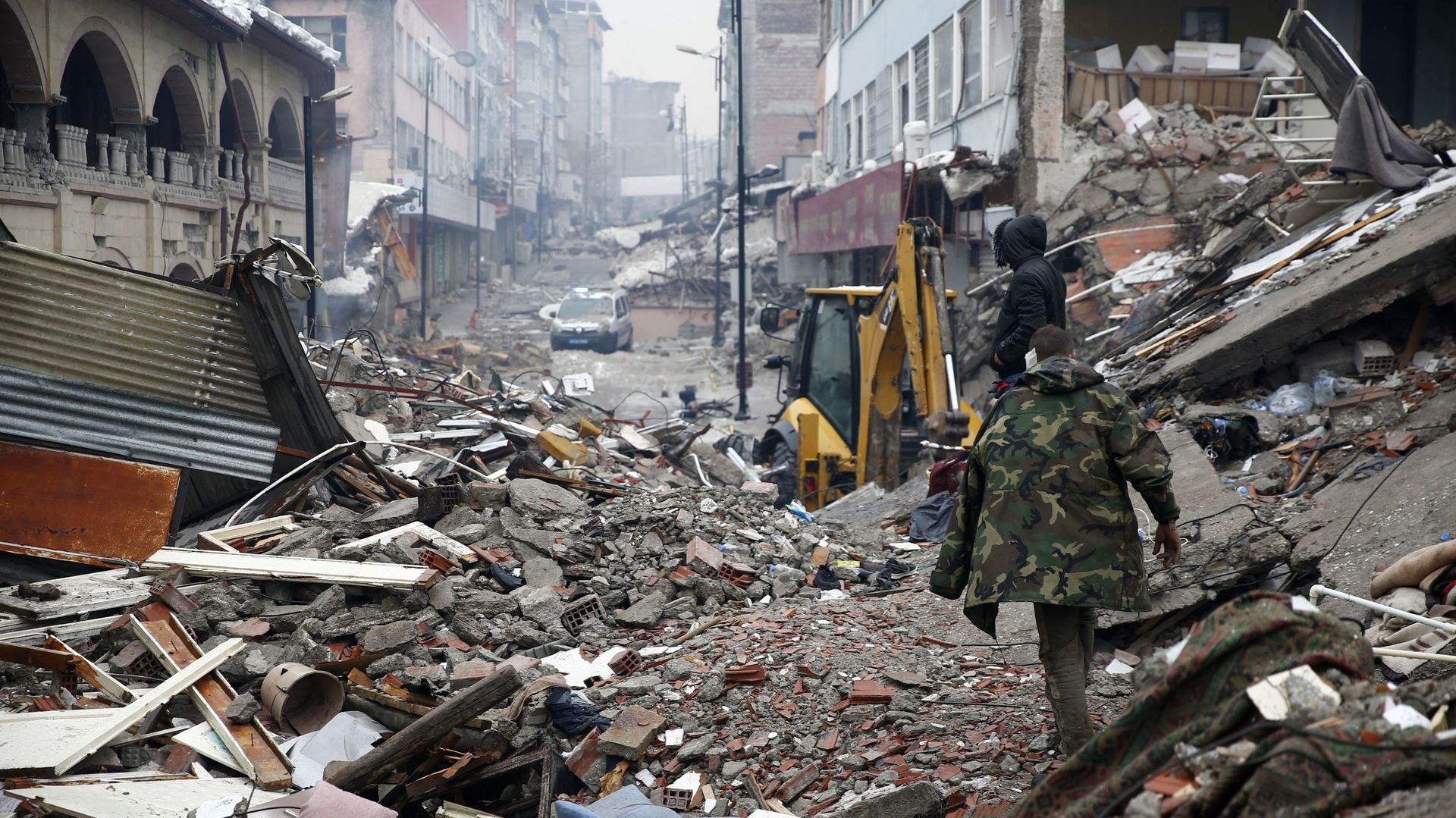 Les opérations de recherche et de sauvetage se poursuivent après le tremblement de terre de magnitude 7,7 qui a frappé Malatya, en Turquie, le 6 février 2023.