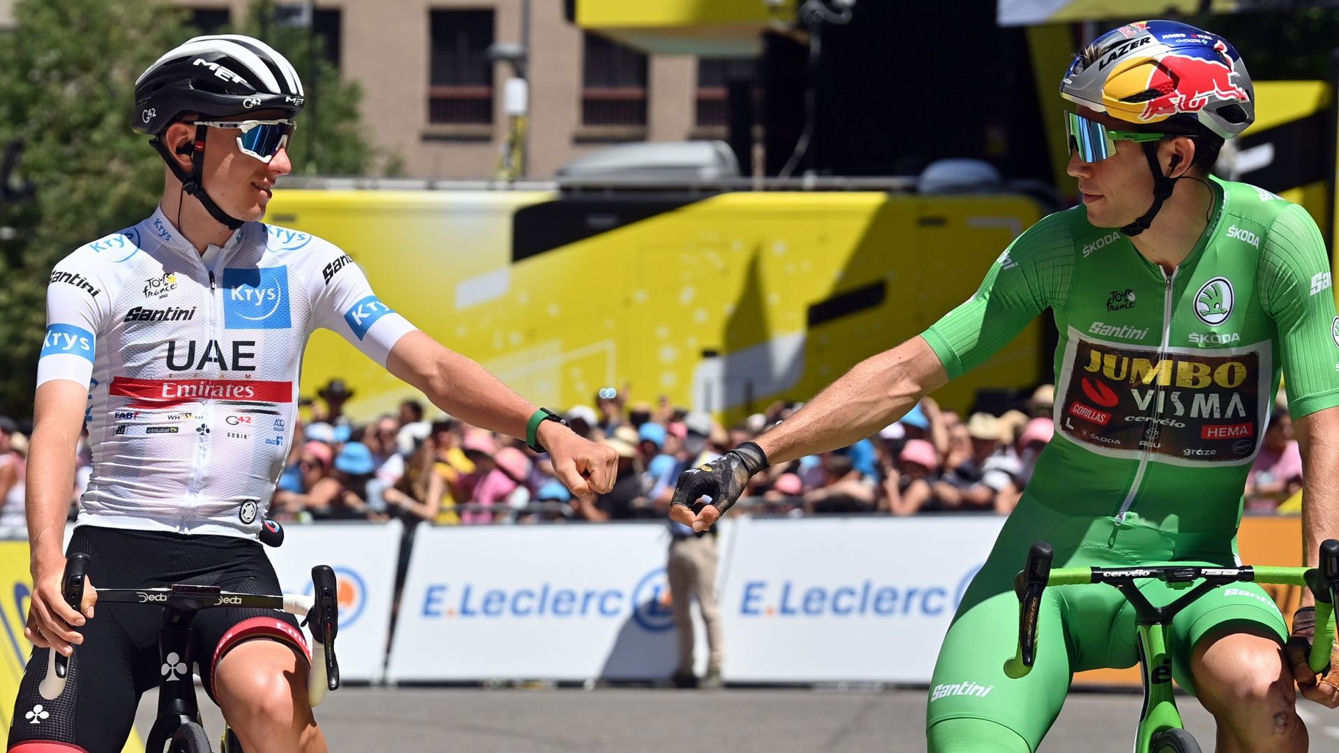 Tadej Pogacar reprend dimanche la compétition sur les routes de la 86e Bretagne Classic, où il retrouvera le maillot vert et super combatif du Tour de France 2022 Wout van Aert, grand favori malgré sa récente déconvenue à Hambourg.