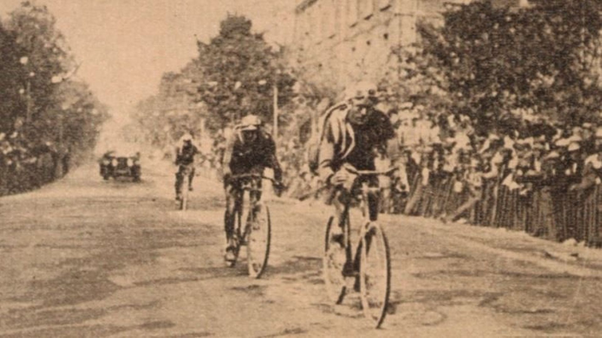 Albert Dejonghe s’impose devant Hector Tiberghien dans la 4e étape du Tour de France 1923, le 30 juin –
