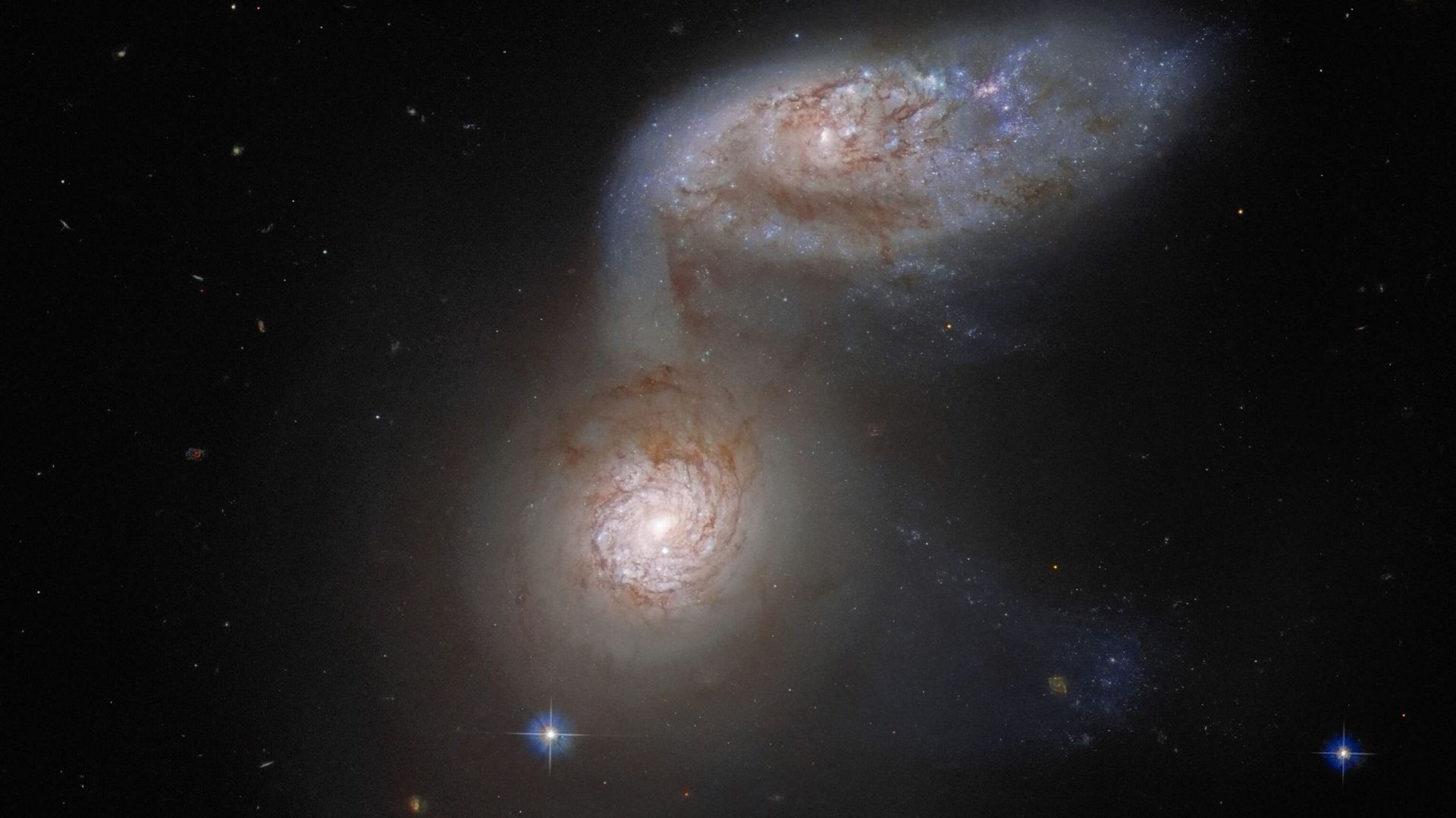 Hubble : le télescope capture un smiley et une danse cosmique, une semaine prolifique en beauté céleste